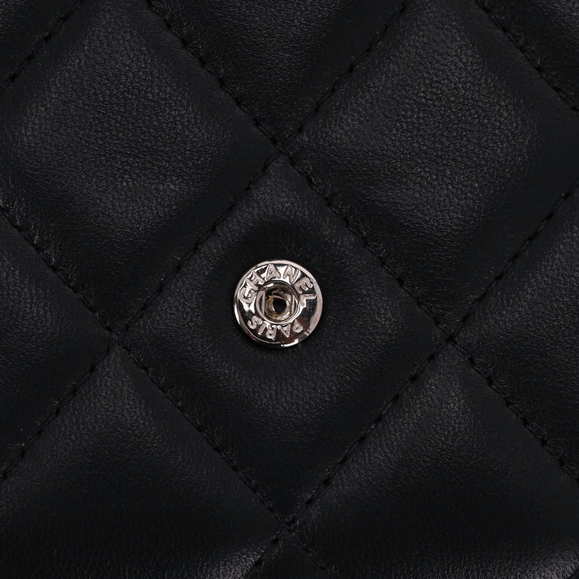 Cartera Chanel Acolchada de Piel de Cordero con Solapa Clásica Grande en venta 3