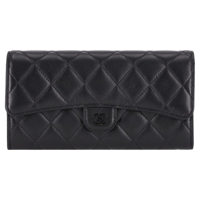 Chanel Portefeuille classique à rabat en cuir d'agneau matelassé