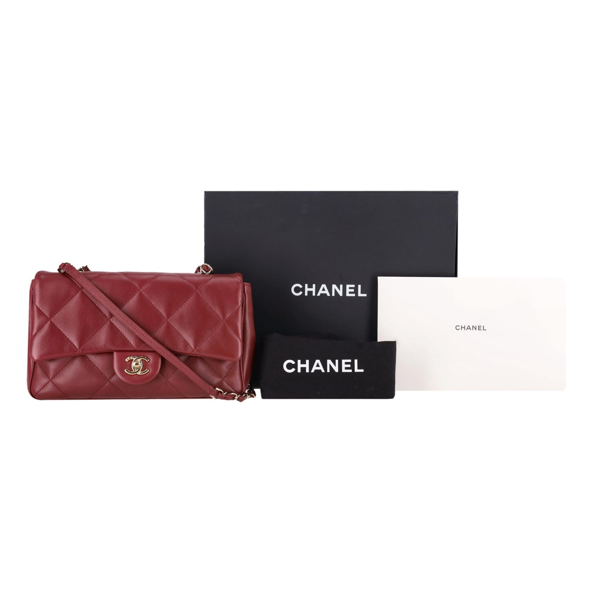 Oggetto dell'investimento - Borsa Chanel in pelle d'agnello trapuntata con patta facile da trasportare

Borsa bordeaux dal corpo morbido e classico, realizzata in pelle di agnello trapuntata a rombi.

Con finiture dorate e la firma di Chanel 