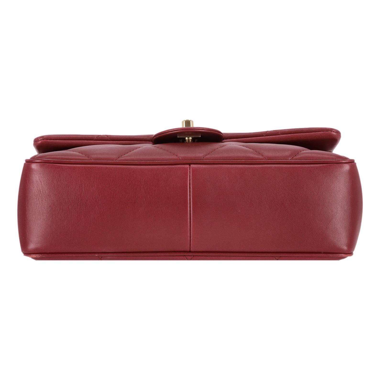 Donna Borsa Chanel in pelle d'agnello trapuntata con patta facile da trasportare in vendita