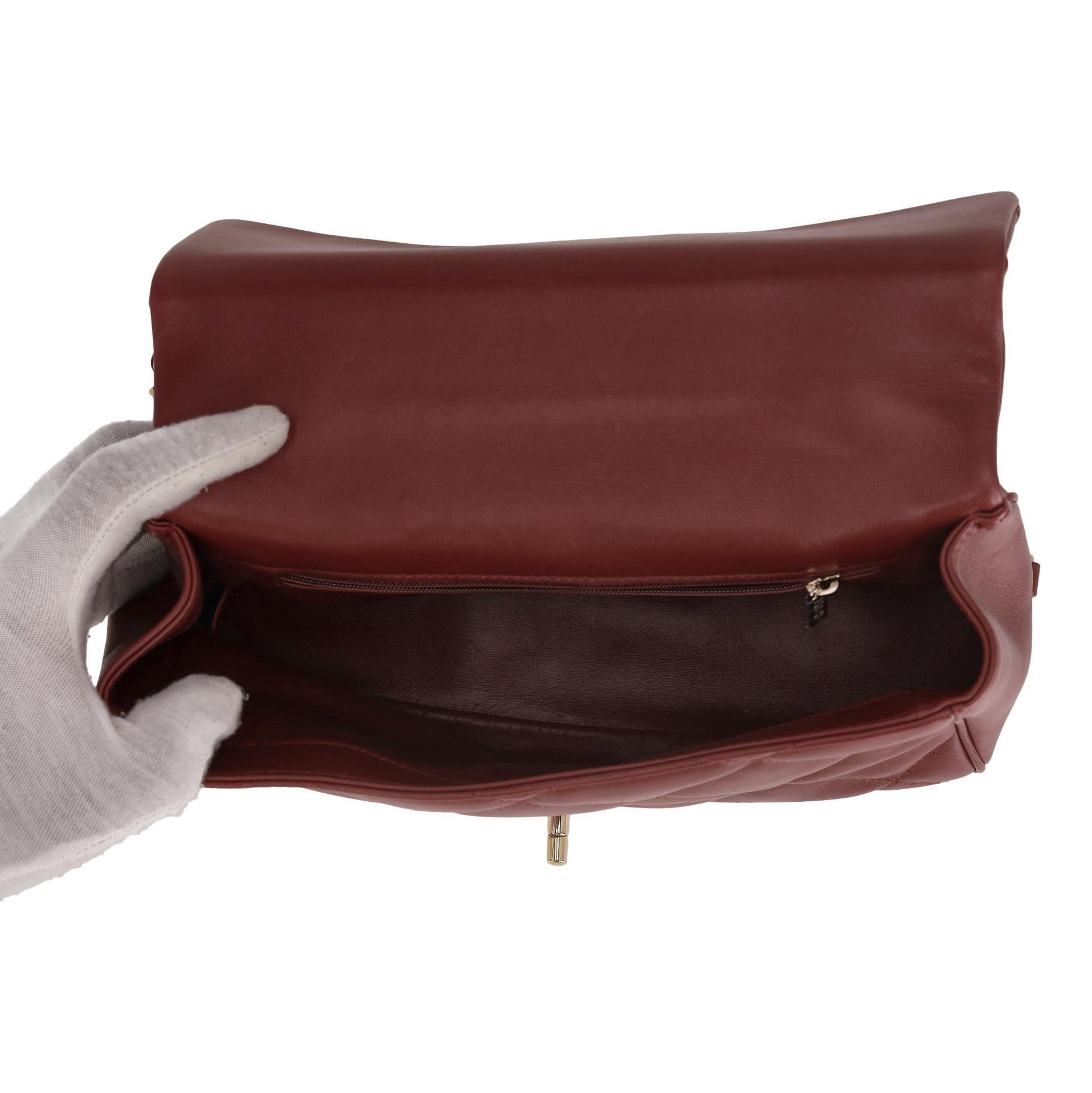 Borsa Chanel in pelle d'agnello trapuntata con patta facile da trasportare in vendita 1