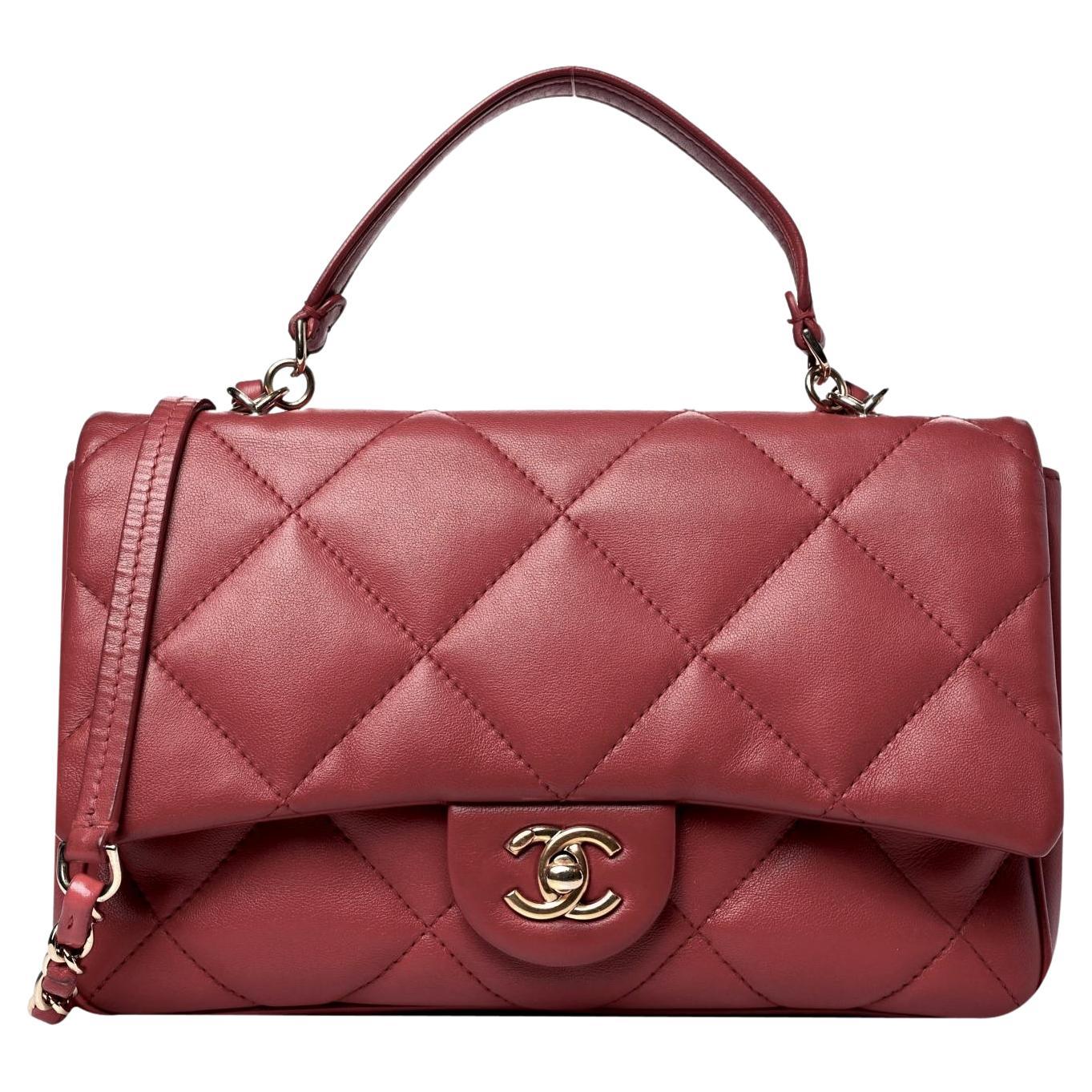 Borsa Chanel in pelle d'agnello trapuntata con patta facile da trasportare in vendita