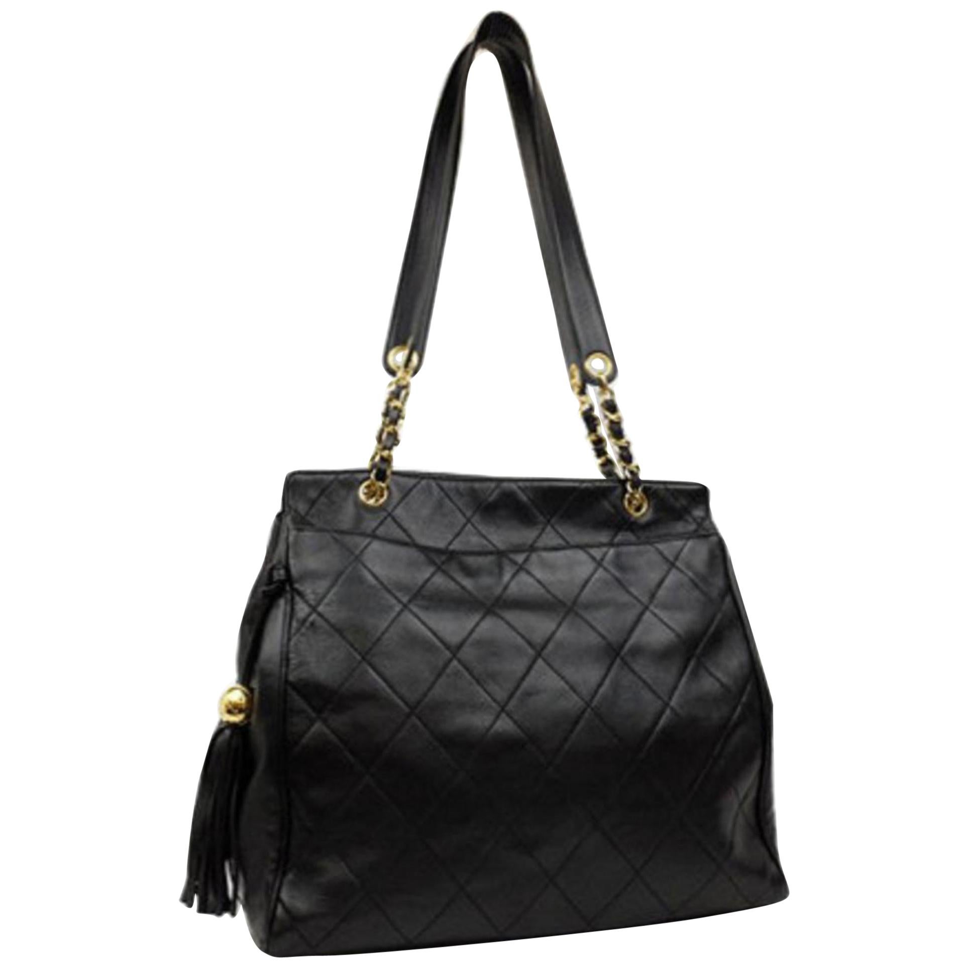 Chanel Quilted Lambskin Fringe Tassle Tote 221807 Black Leather Shoulder Bag For Sale
