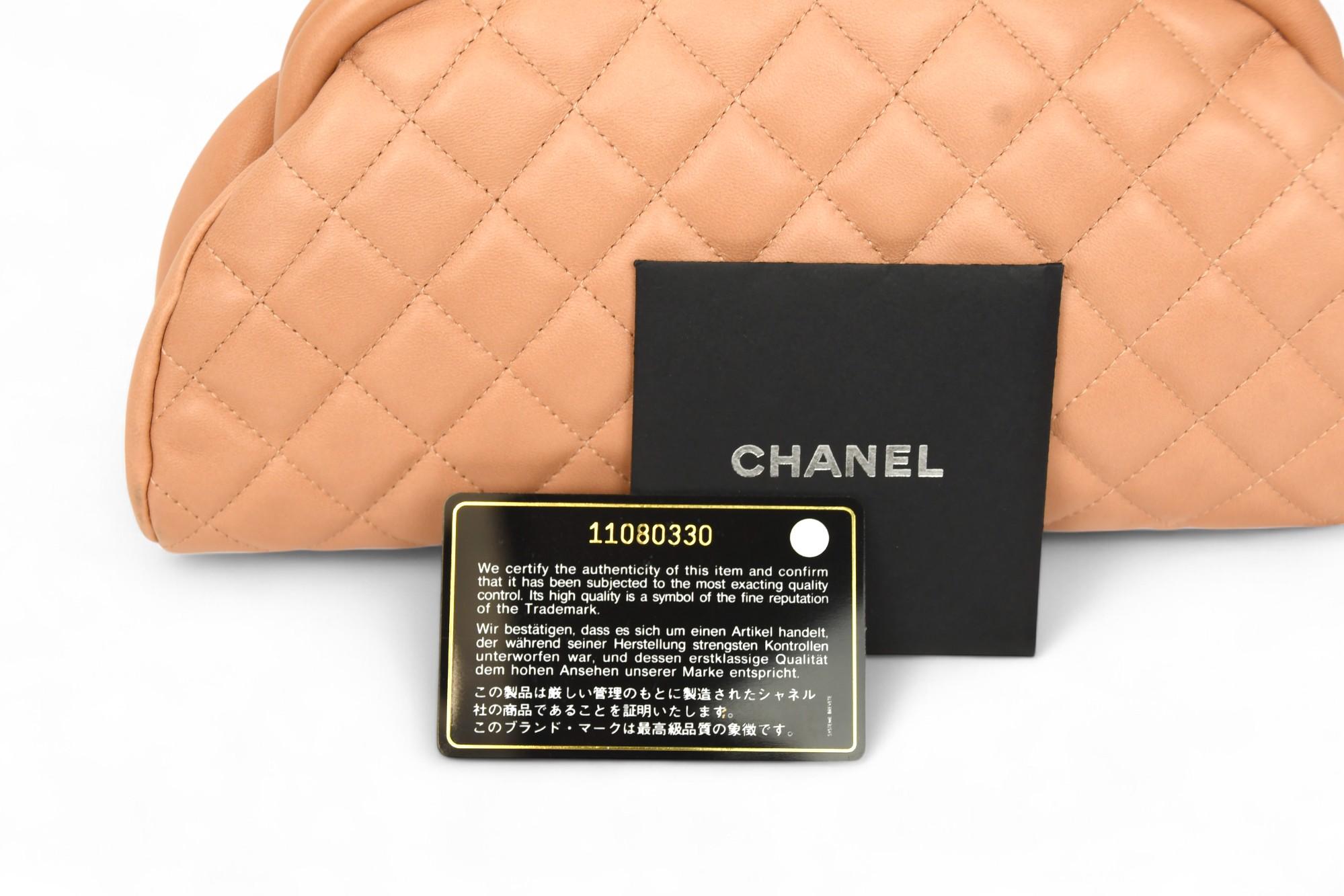 Chanel Gestepptes Lammfell Kiss Lock Clutch Bag Beige Vintage Frame 5