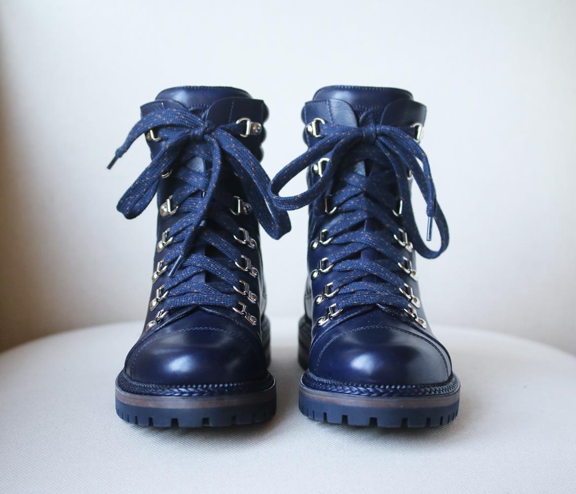 Chanel navy lambskin leather calf-high boots with navy and biege laces. Tonal navy embroidered CC logo on the flap. Leather toe cap. Lace up. Colour: navy. Does not come with a box.

Size: EU 38.5 (UK 5.5, US 8.5)

Condition: New without box. 