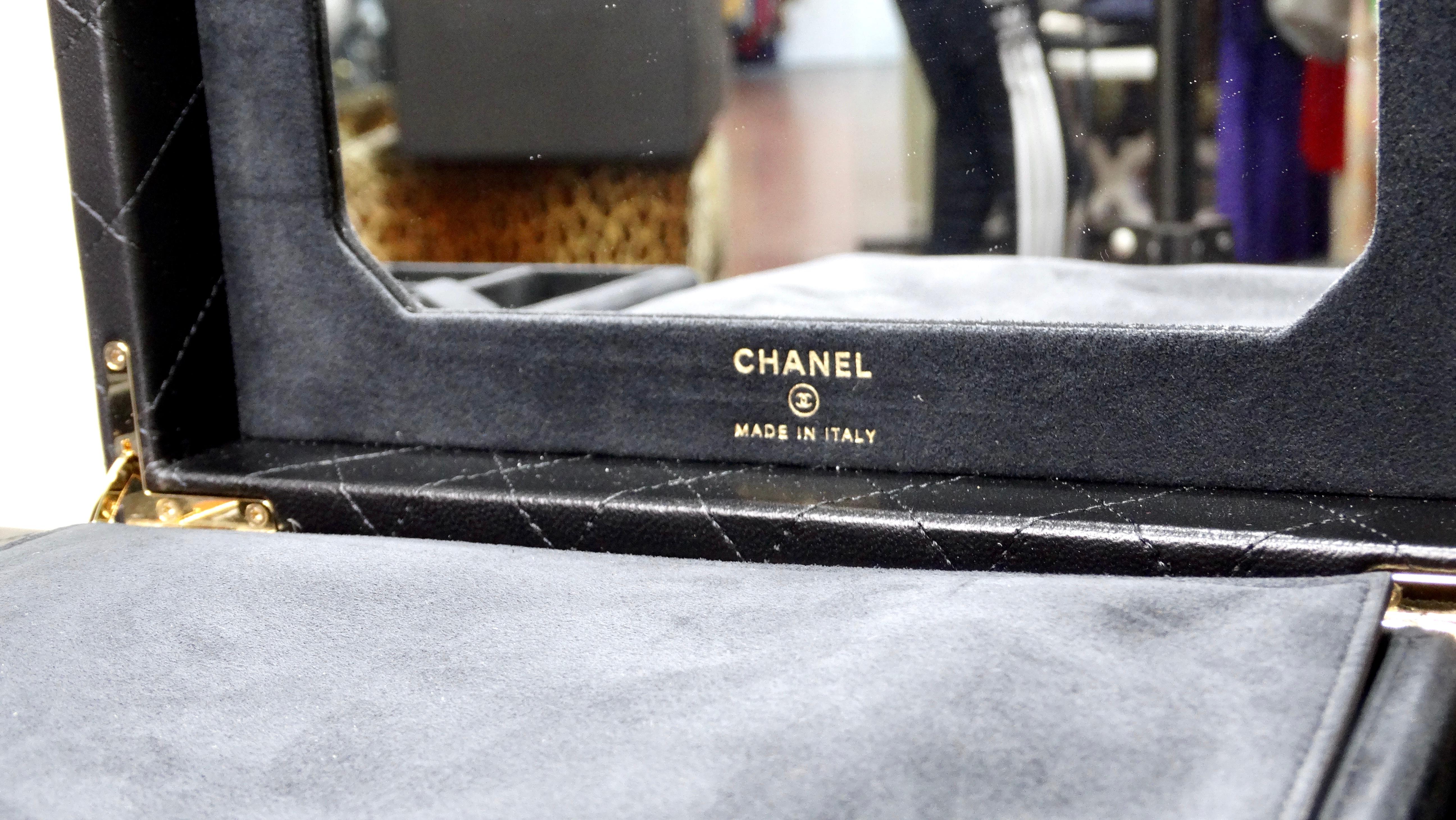 Chanel Boîte à bijoux large en cuir d'agneau matelassé CC Pearl en vente 13