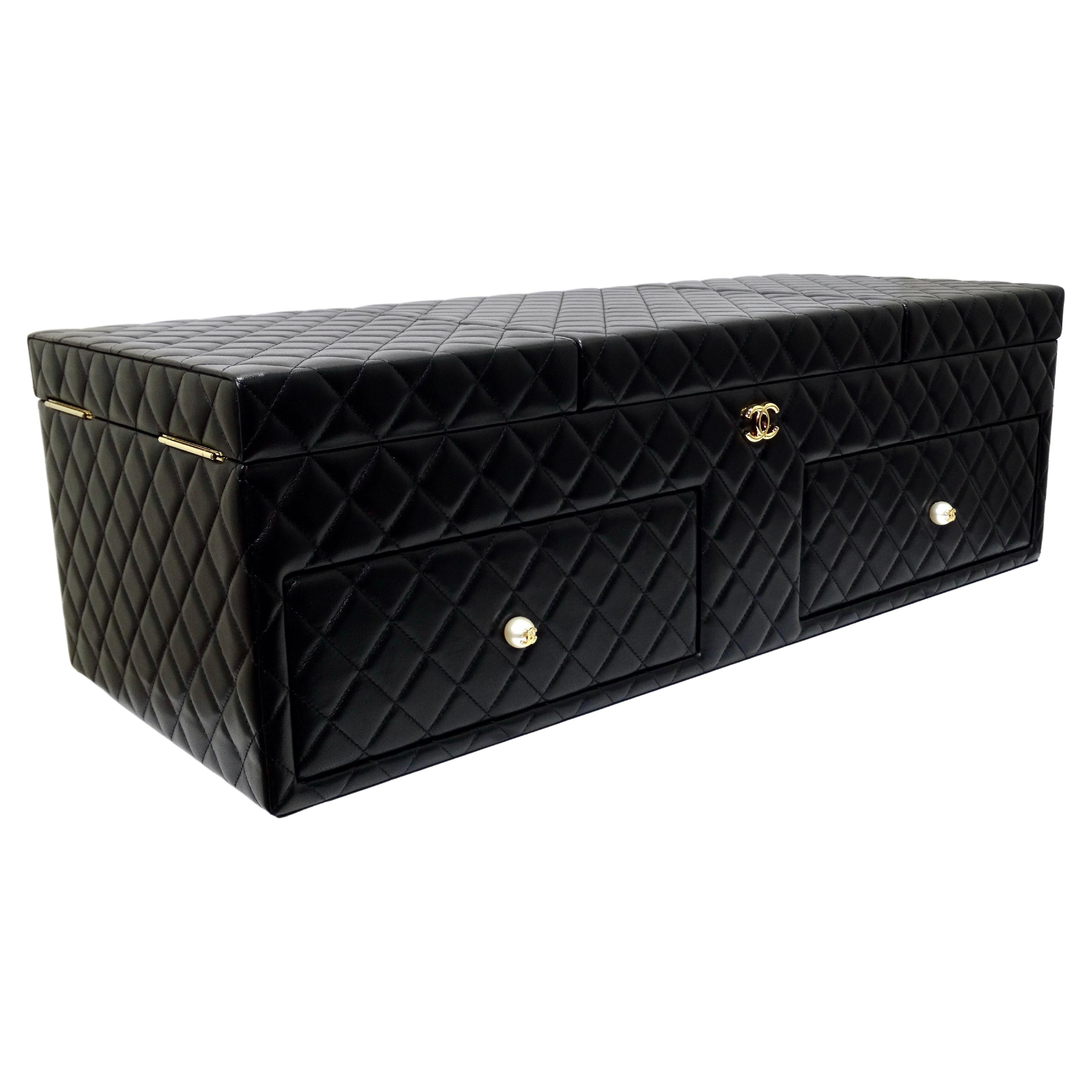 Chanel Quilted Lambskin Leather CC Pearl Large Jewelry Box In Excellent Condition For Sale In Scottsdale, AZ