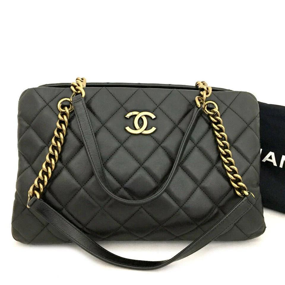 Chanel CC Bolso acolchado de piel de cordero Negro en venta 7