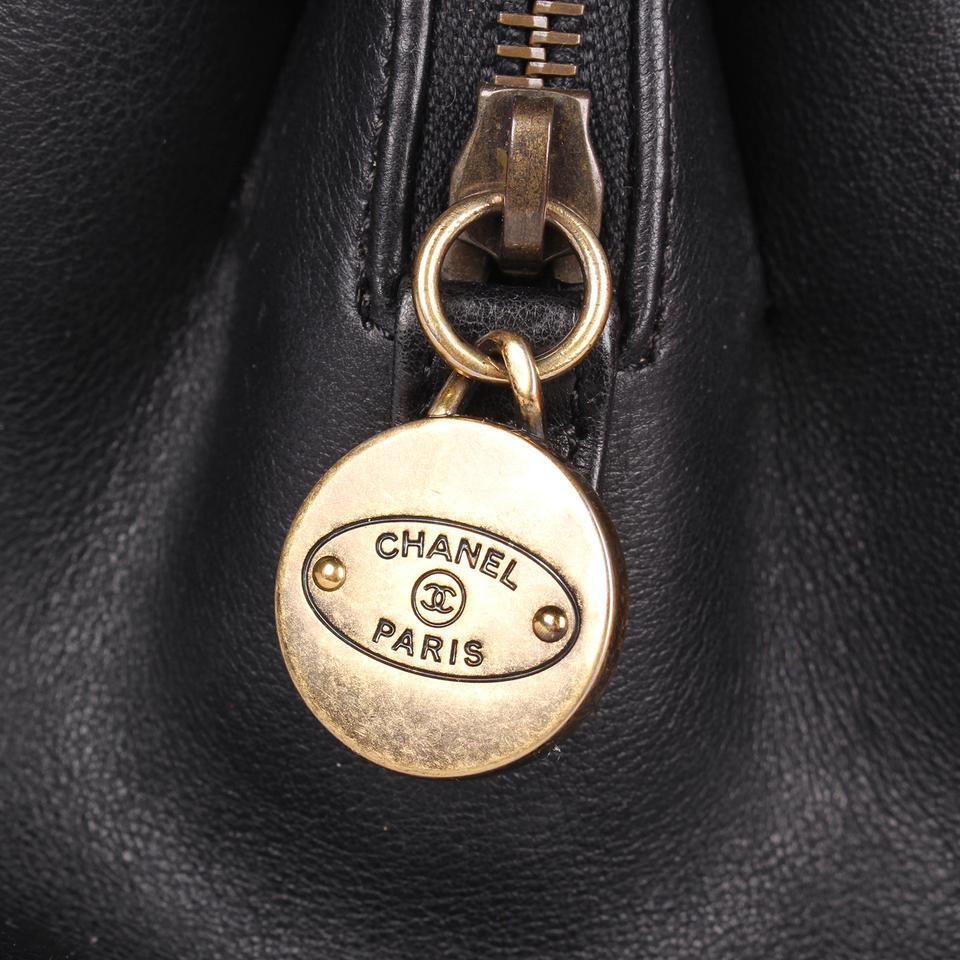 Chanel CC Bolso acolchado de piel de cordero Negro en venta 9