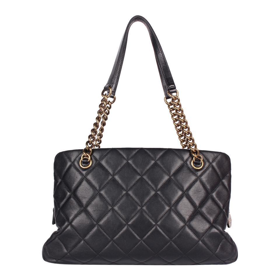 De las mujeres Chanel CC Bolso acolchado de piel de cordero Negro en venta
