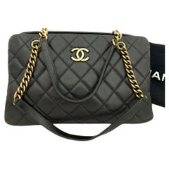 Chanel CC Bolso acolchado de piel de cordero Negro