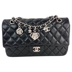 Chanel Borsa trapuntata in pelle d'agnello Valentine Crystal Charms Medium Single Flap Nero