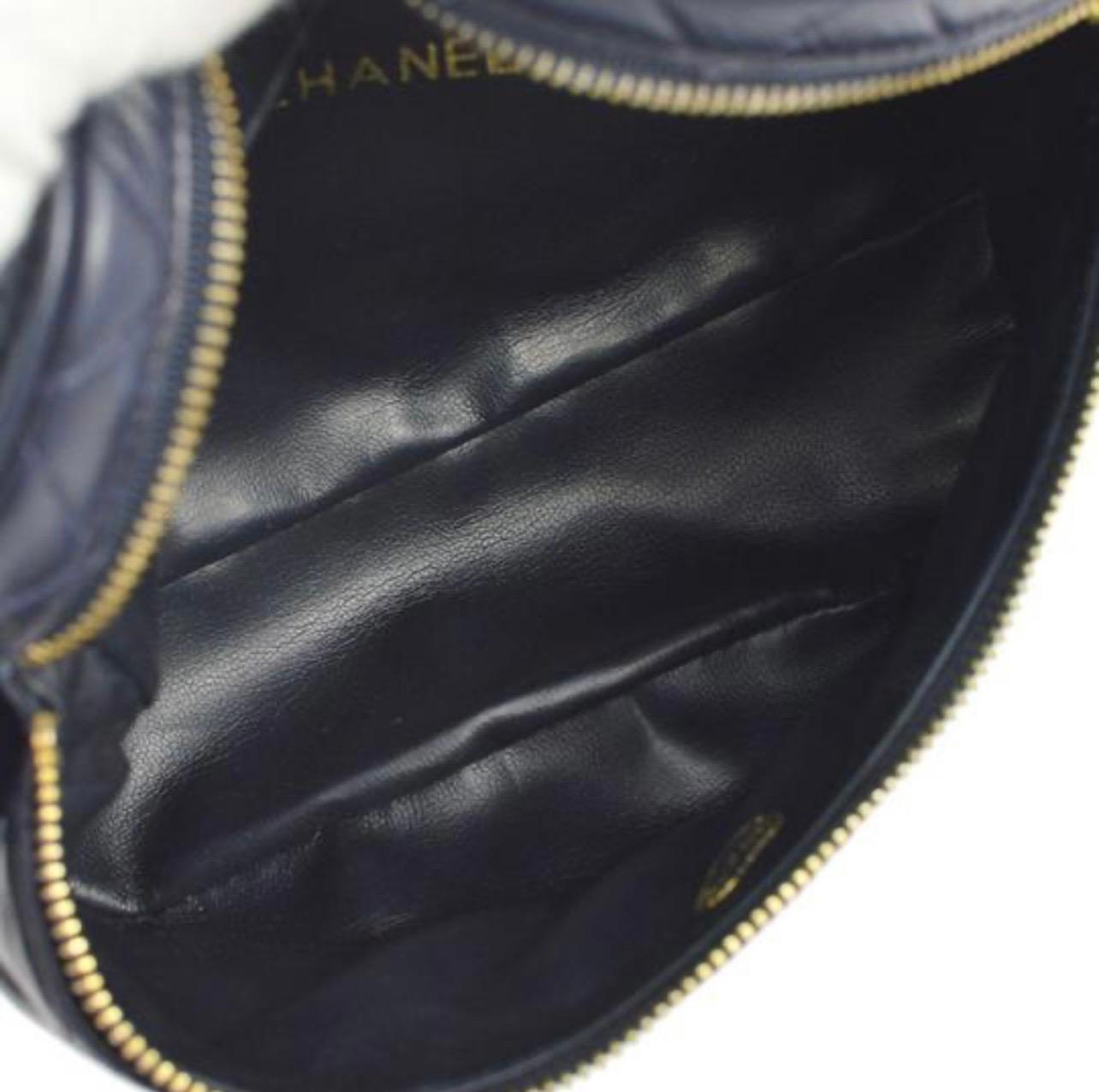 Chanel sac banane vintage en cuir d'agneau matelassé, années 1990  en vente 2