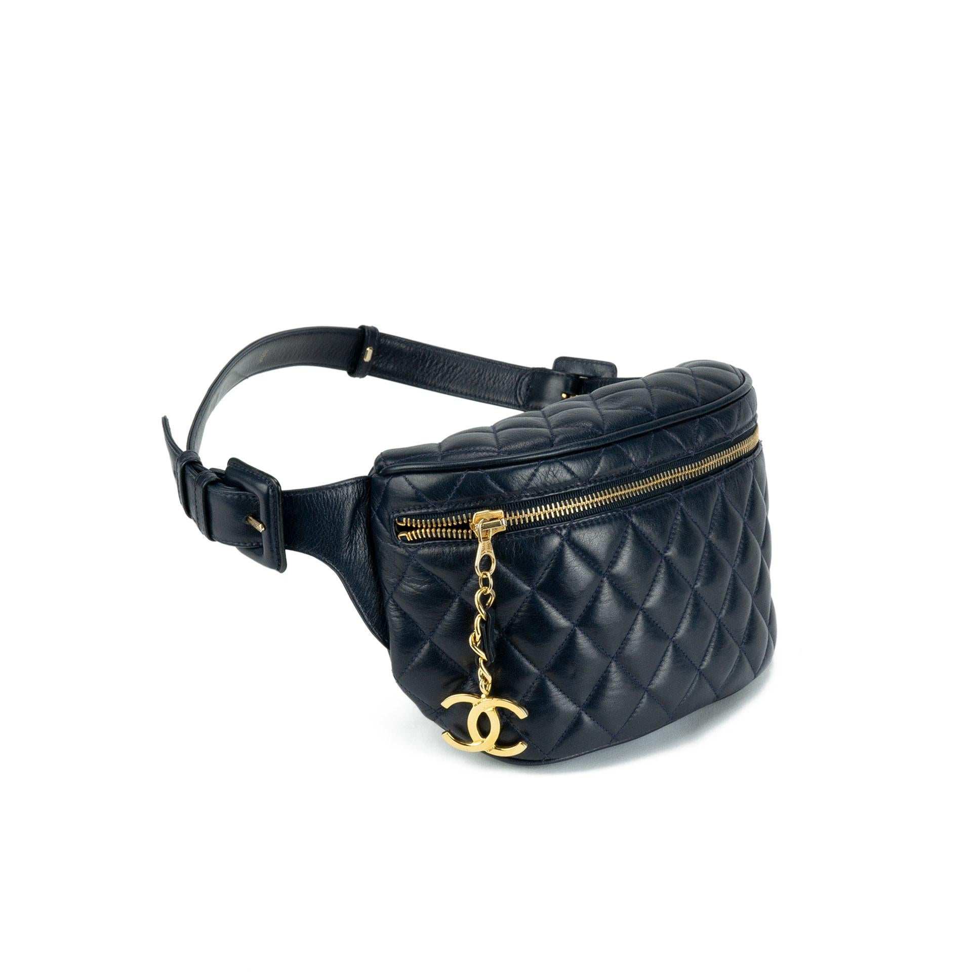 Riñonera Chanel de piel de cordero acolchada Negro en venta
