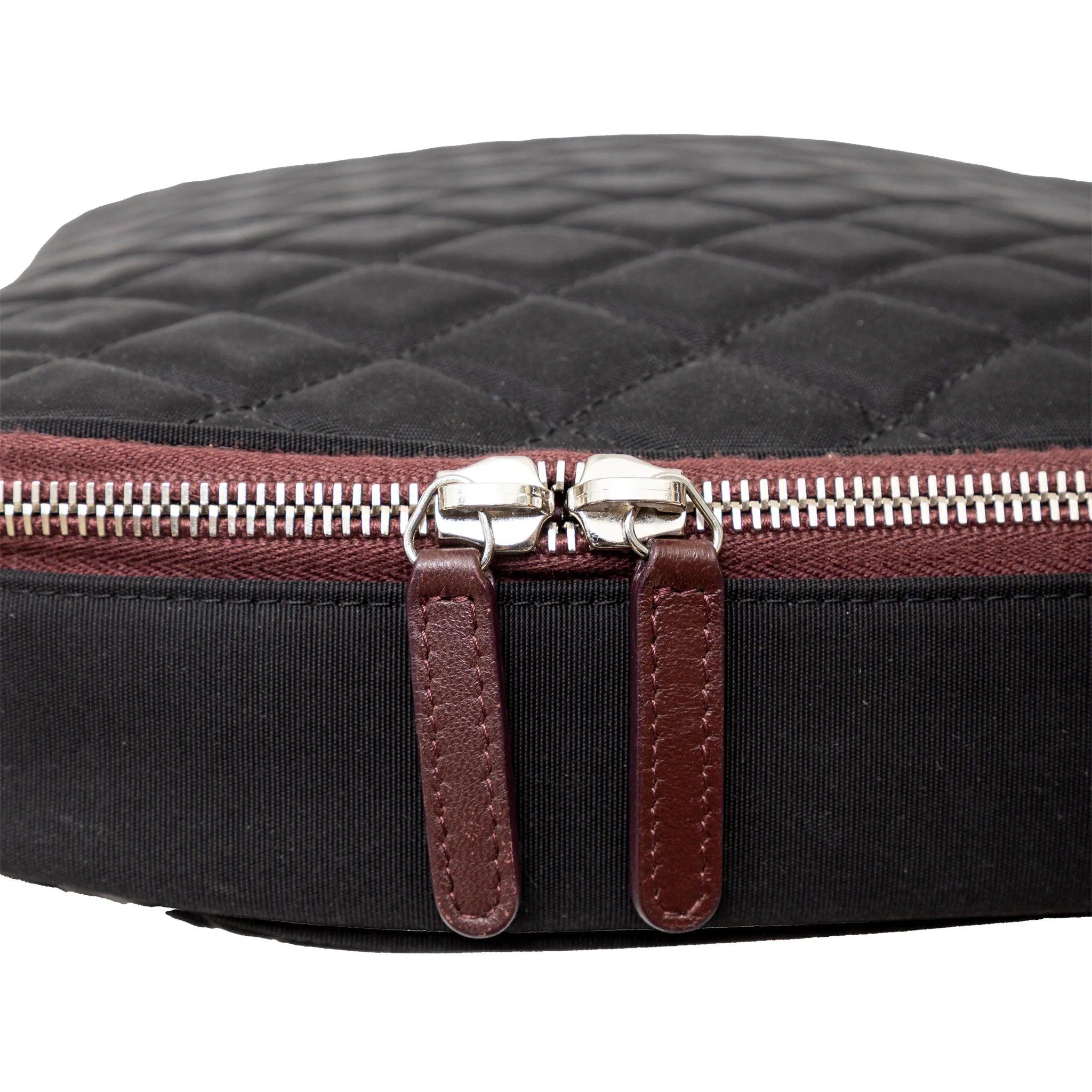 Custodia per computer portatile trapuntata Chanel - anni '00 in vendita 5