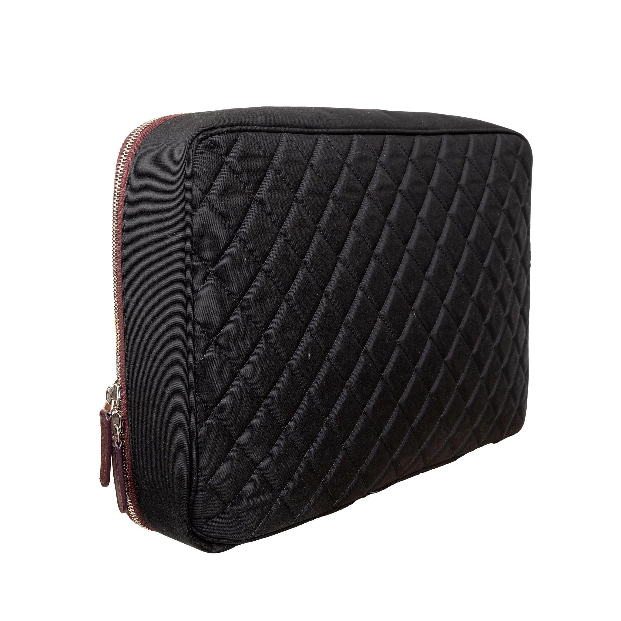 Custodia per computer portatile trapuntata Chanel - anni '00 In condizioni ottime in vendita a Milano, IT