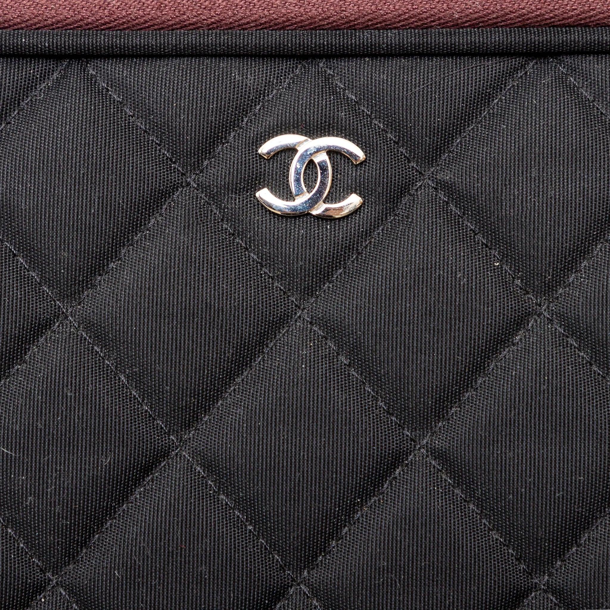 Custodia per computer portatile trapuntata Chanel - anni '00 in vendita 3