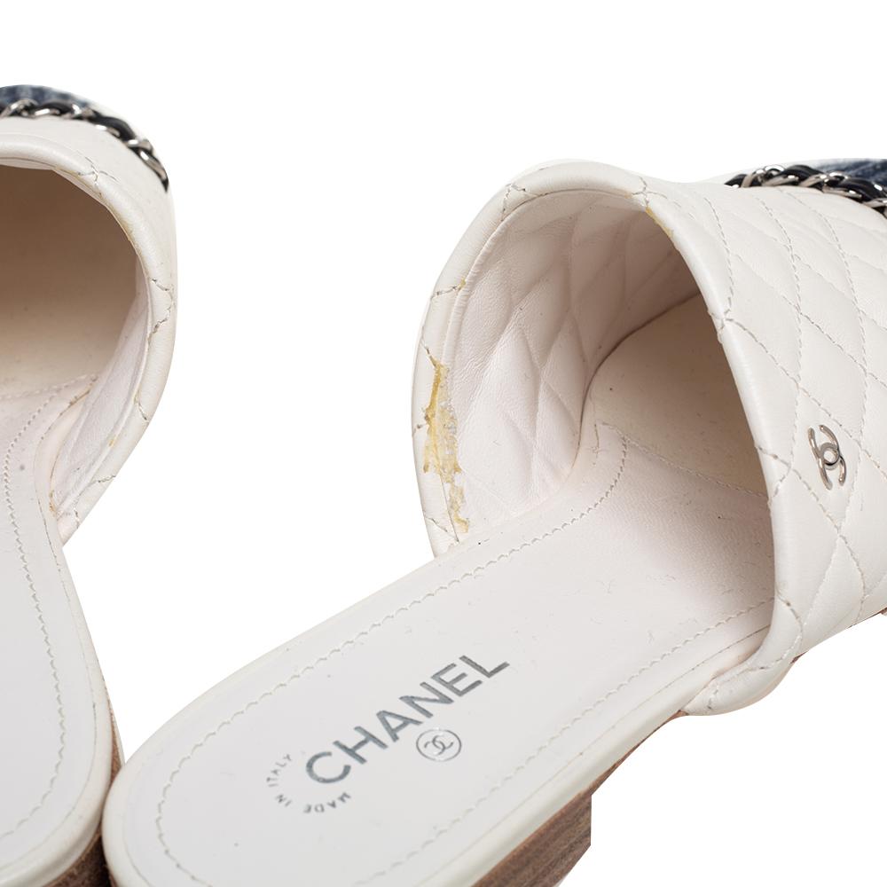 Chanel Quilted Leather And Grosgrain Fabric Mules Flats Sandals Size 38 In Good Condition In Dubai, Al Qouz 2