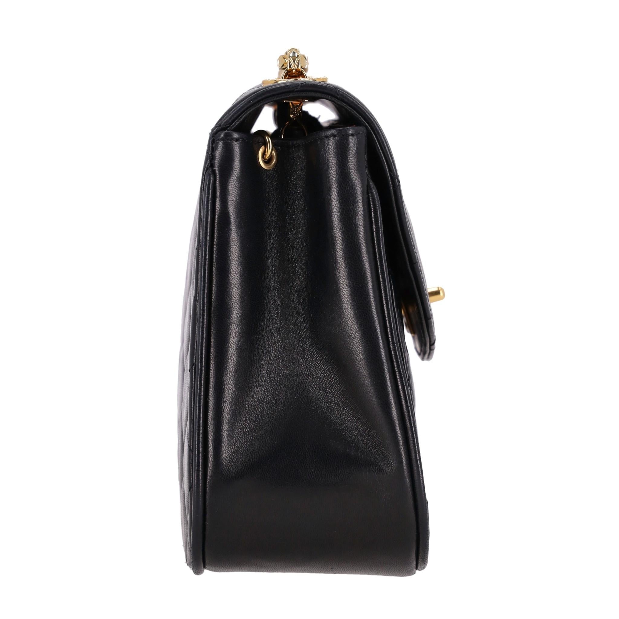 Bolso Crossbody/Hombro Chanel con solapa Bijoux de piel acolchada en Bueno estado para la venta en London, GB