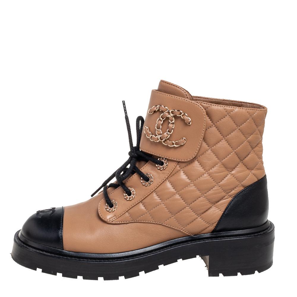 These Combat boots from the House of Chanel define style and sophistication with their trendy and sturdy structure. Their shape is enhanced with a black-brown quilted leather exterior, cap toes, and chain-linked CC logos. They are fitted with