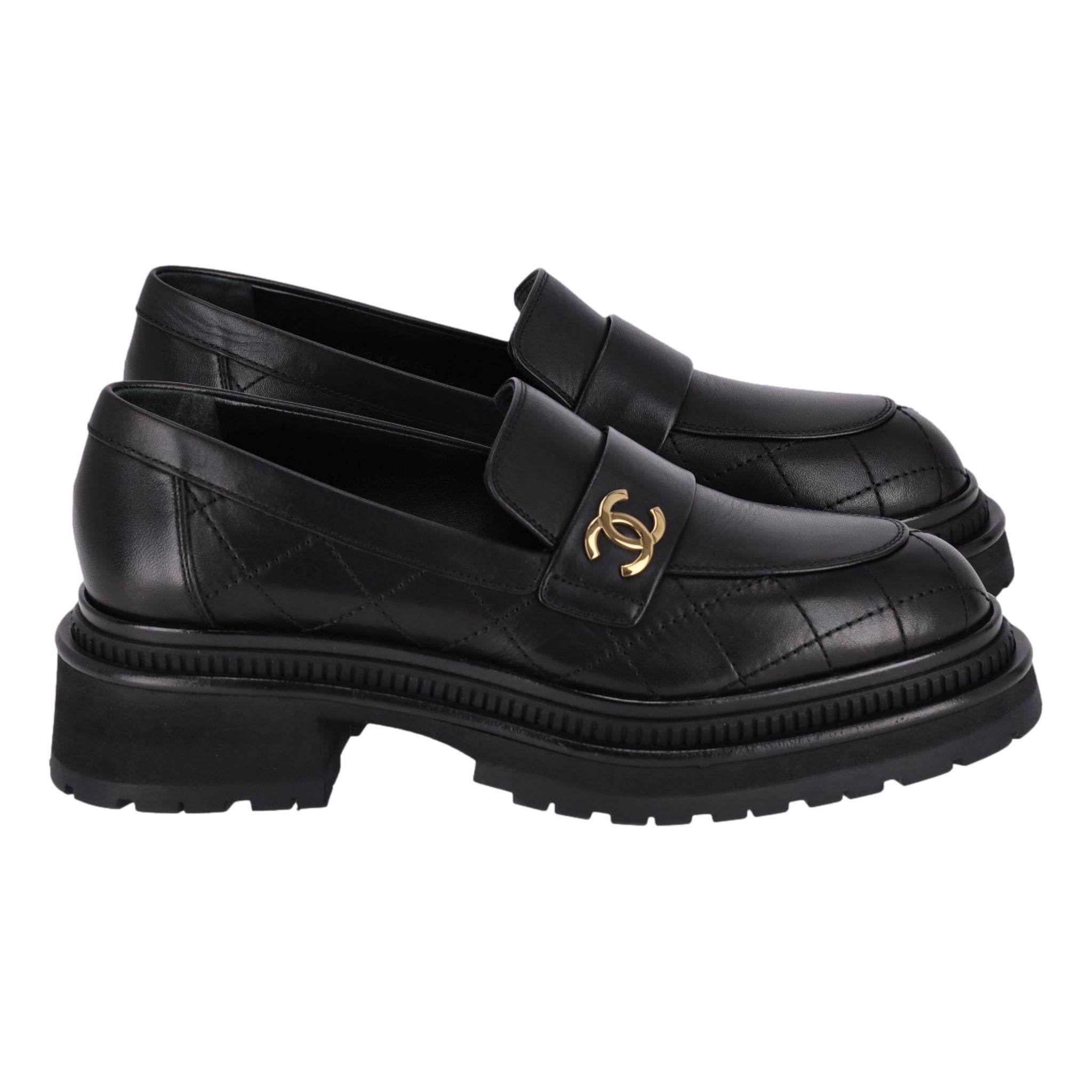 Chanel Quilted Leather 'CC' Logo Loafers In Excellent Condition In London, GB