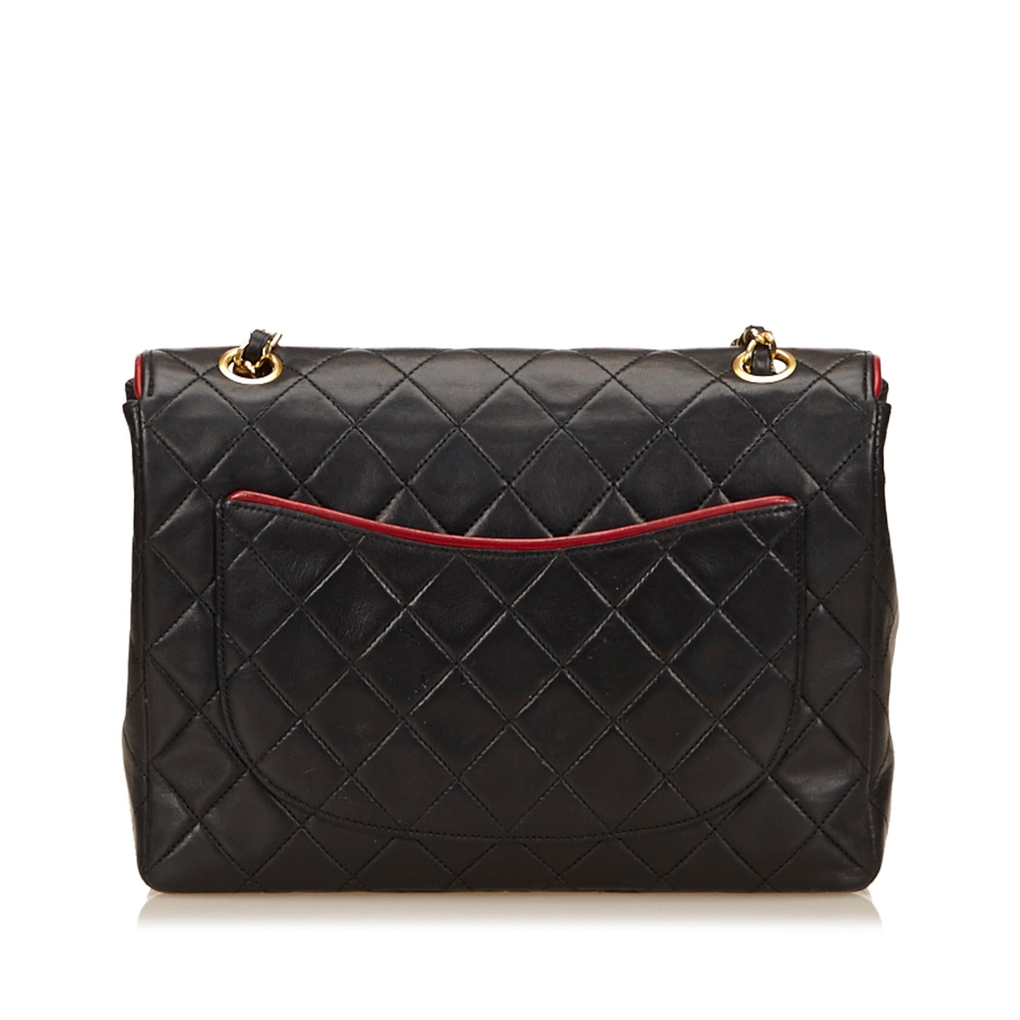 Chanel Quilted Leather Flap Bag (Schwarz)