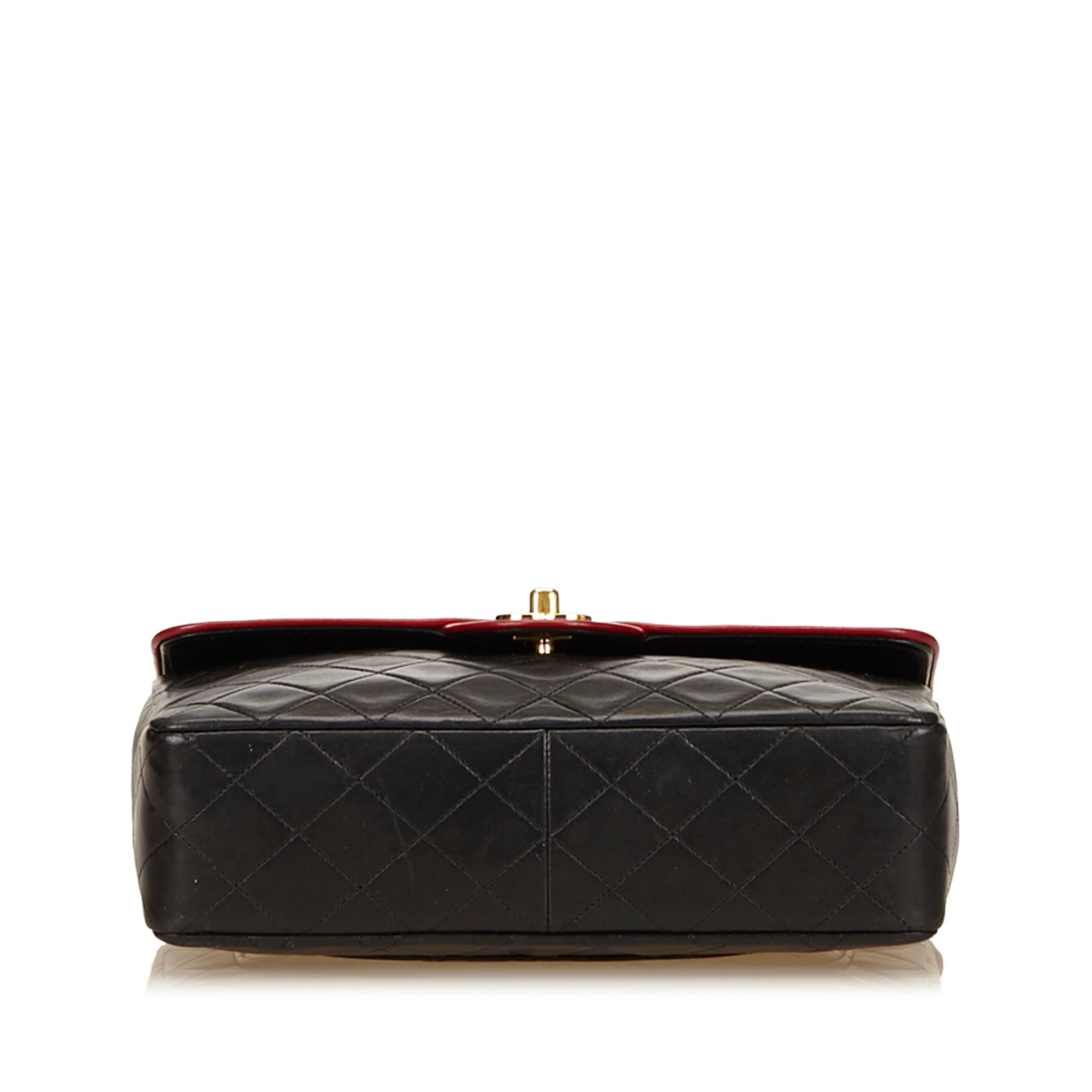 Chanel Quilted Leather Flap Bag im Zustand „Hervorragend“ in Thousand Oaks, CA