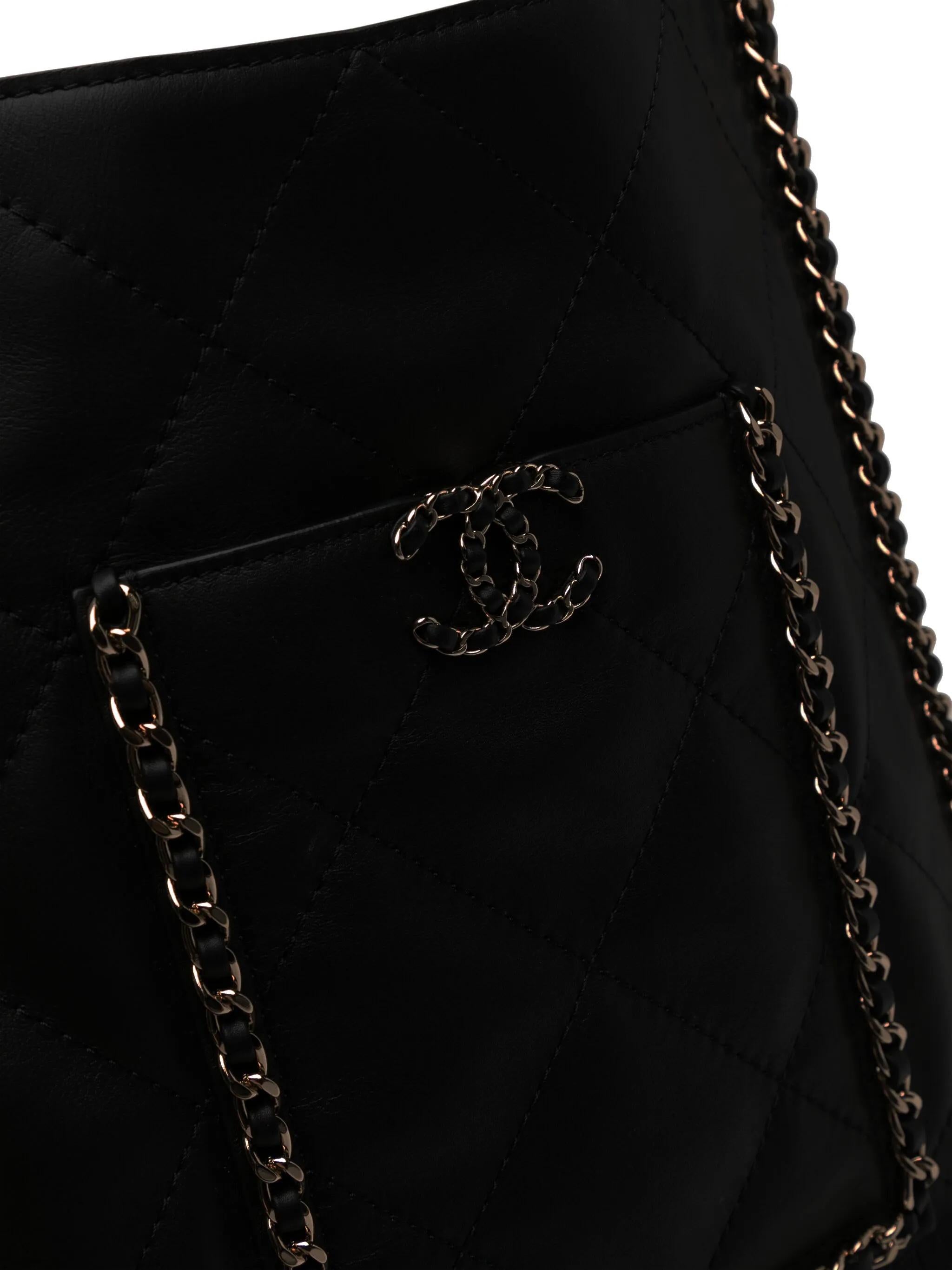 Chanel Quilted Leather Fringe Shopping Bag Small In Excellent Condition For Sale In London, GB