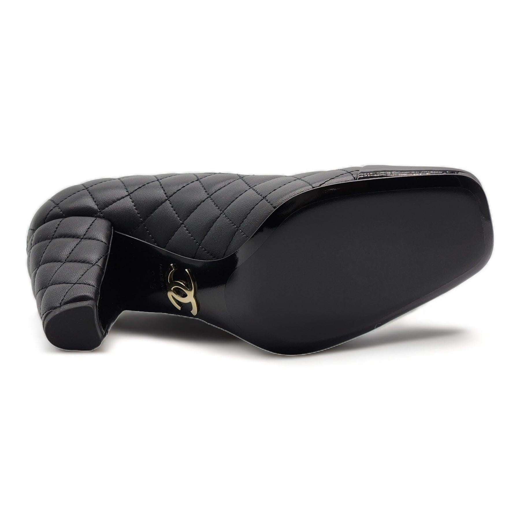 Chanel Quilted Leather Pumps In Excellent Condition In Los Angeles, CA