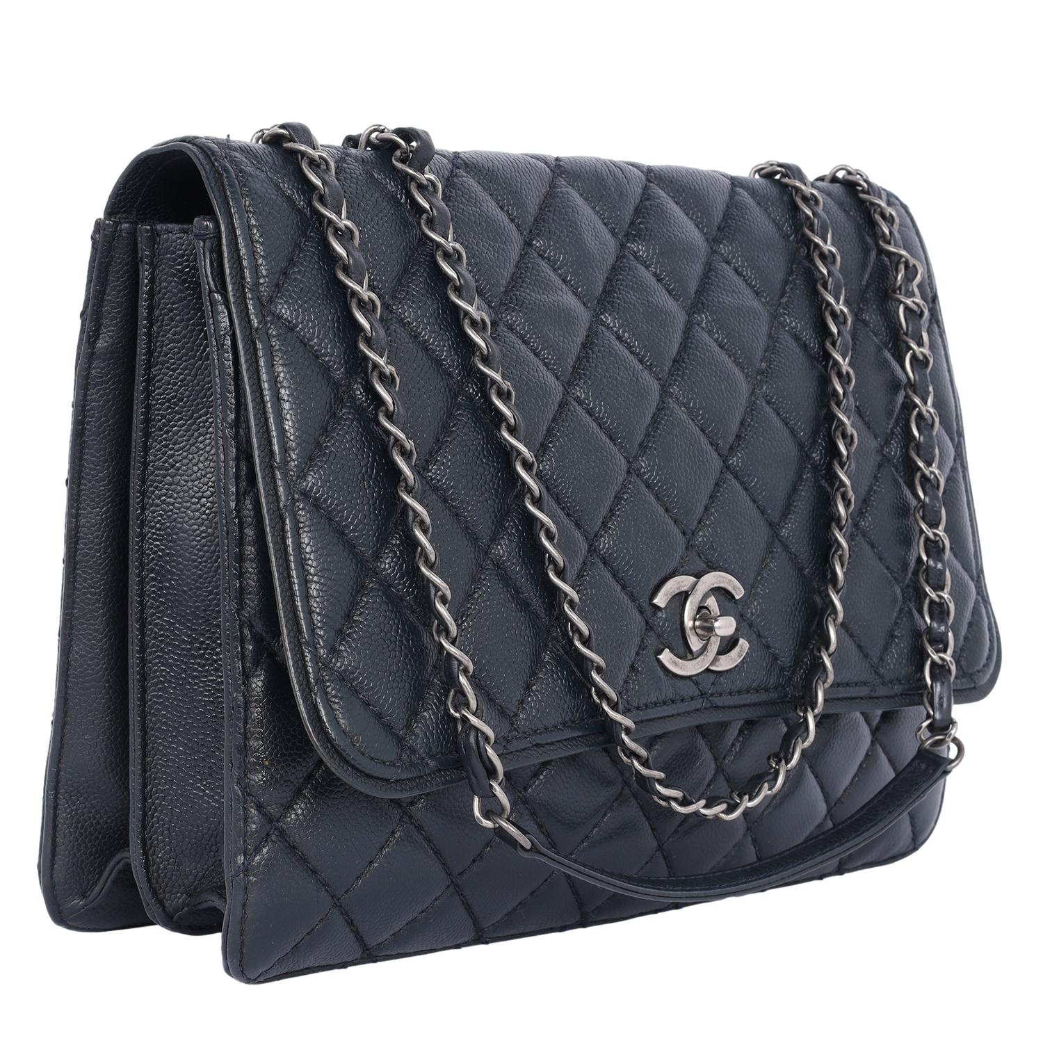 Chanel Quilted Matelasse CC Logo Caviar Leather In Good Condition For Sale In Salt Lake Cty, UT