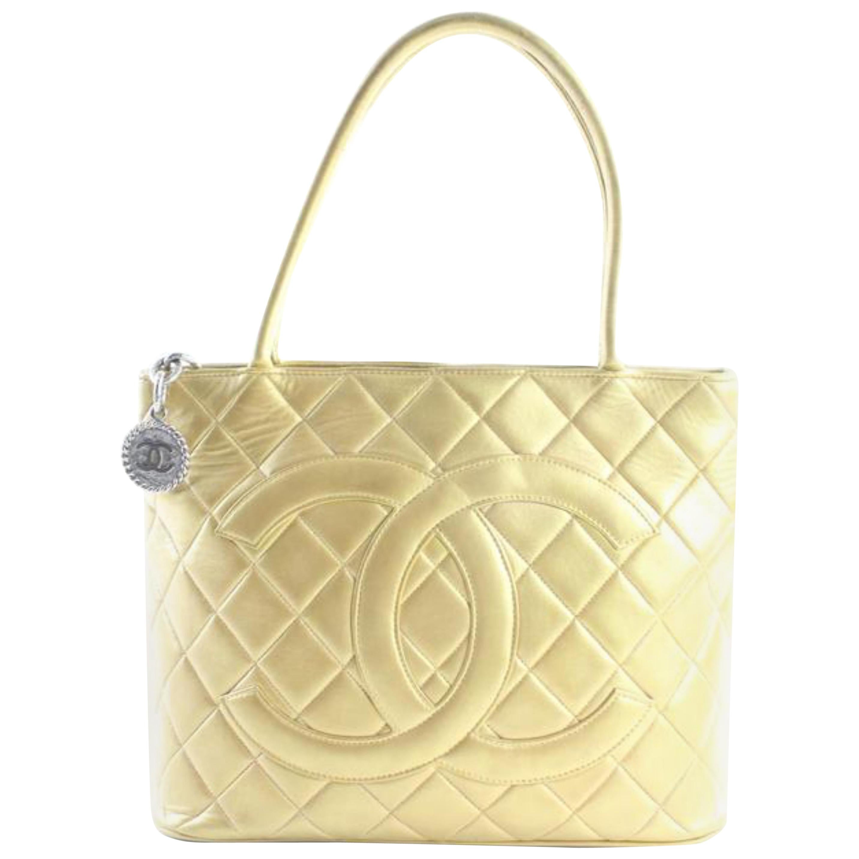 Chanel Quilted Medallion Zip 8cr0522 Gold Leather Tote For Sale at 1stDibs