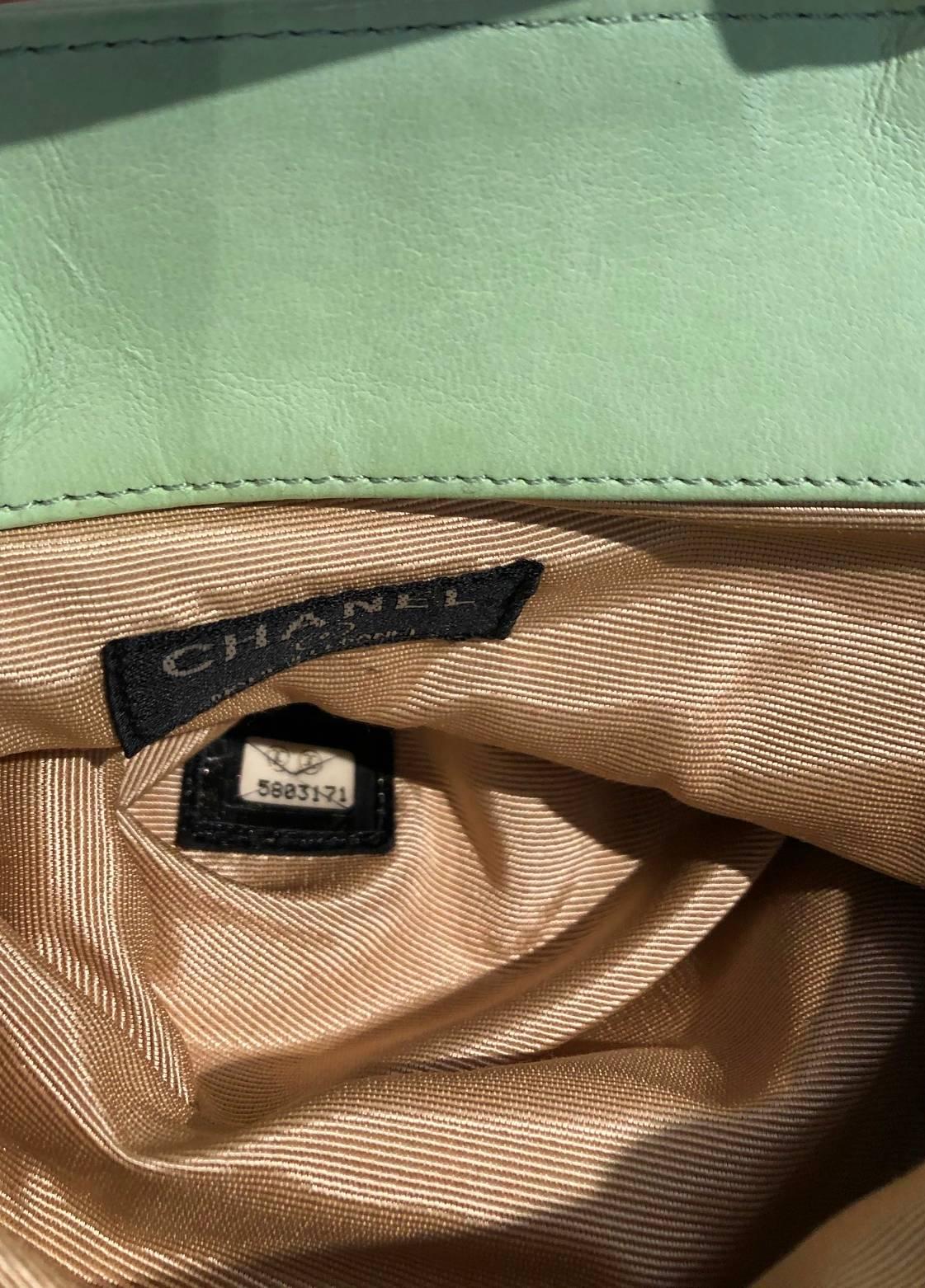 1990er Chanel gesteppte mintgrüne Henkeltasche mit Henkel oben  im Angebot 3