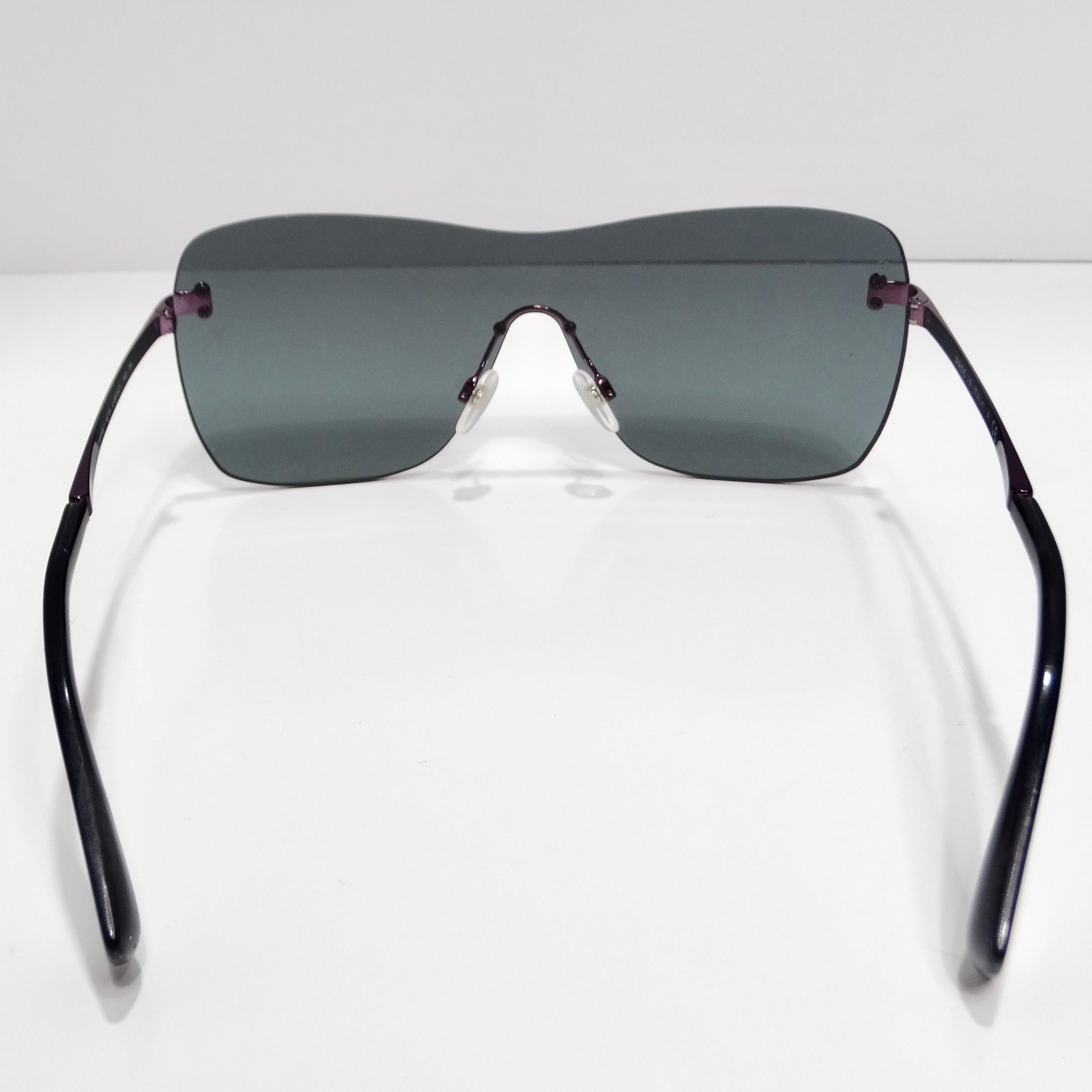 Chanel Gesteppte Sonnenbrille mit Motiv im Angebot 1
