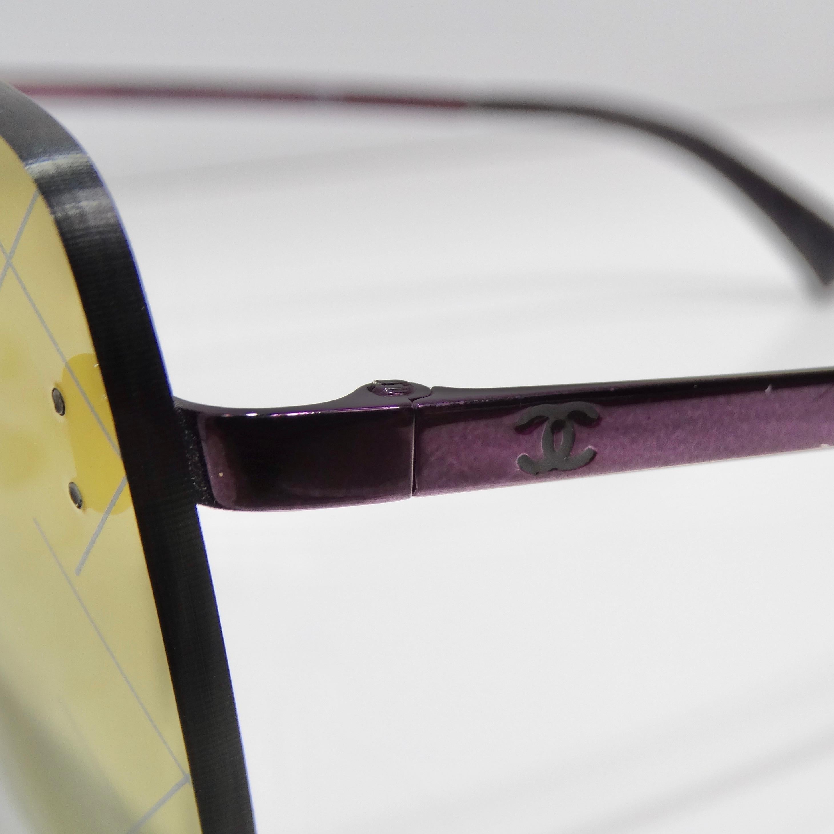 Chanel Gesteppte Sonnenbrille mit Motiv im Angebot 3