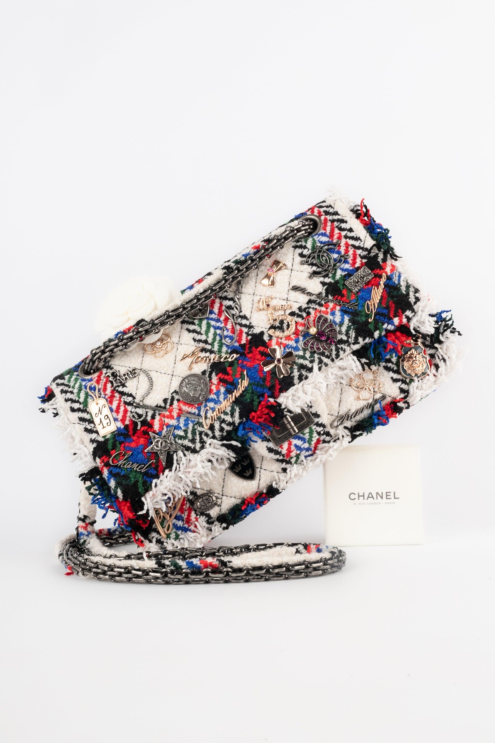 Chanel - (Made in France) Lucky Charm 2.55 bag made of quilted multicoloured fringed woolen tartan. Ruthenium silvery metal fastener on a double flap. Adjustable Cambon chain handle. Piece with a hologramme and a certificate of authenticity. 2007
