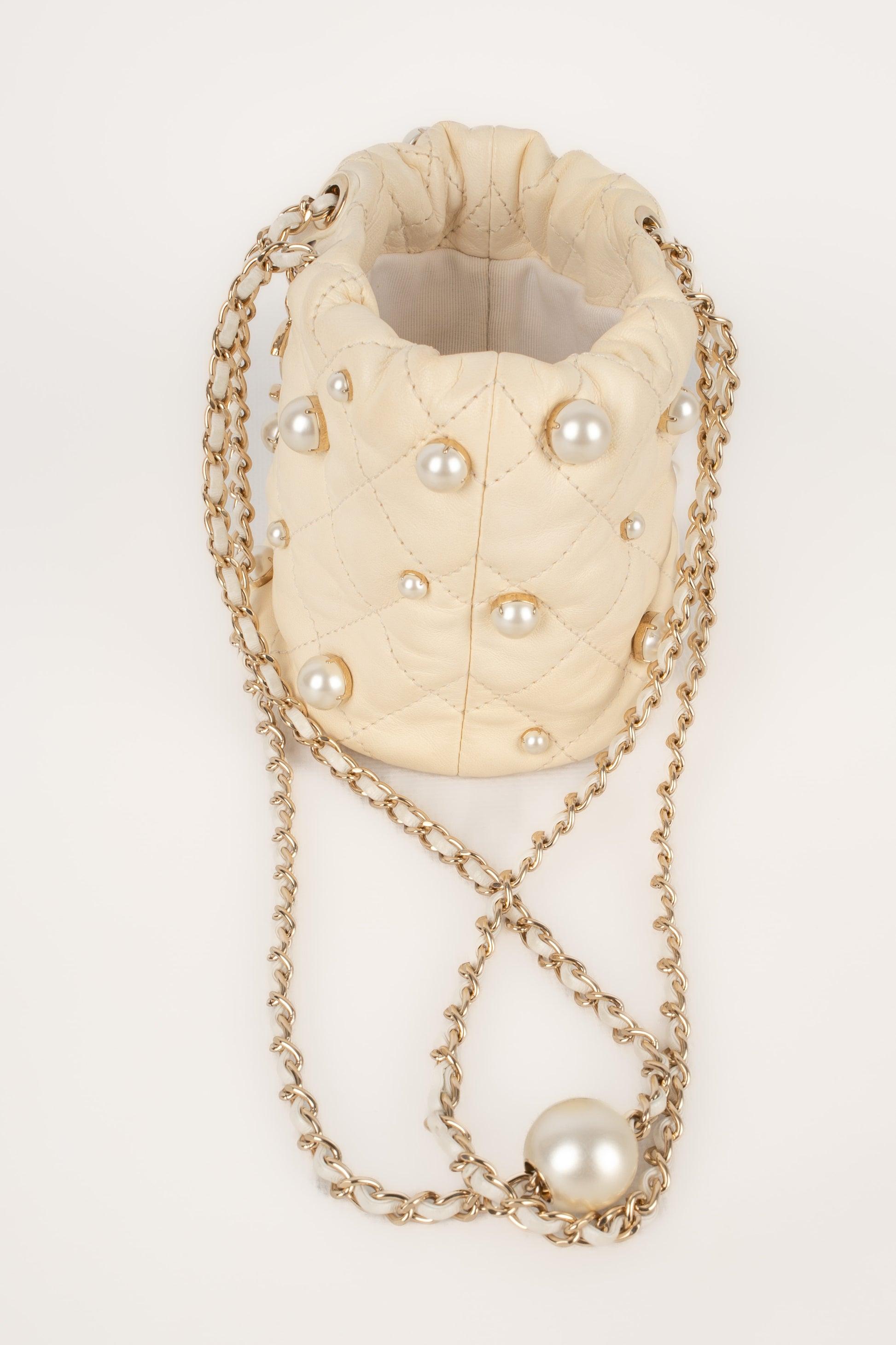 Women's Chanel Quilted Off-white Calfskin Bucket Bag Spring, 2021