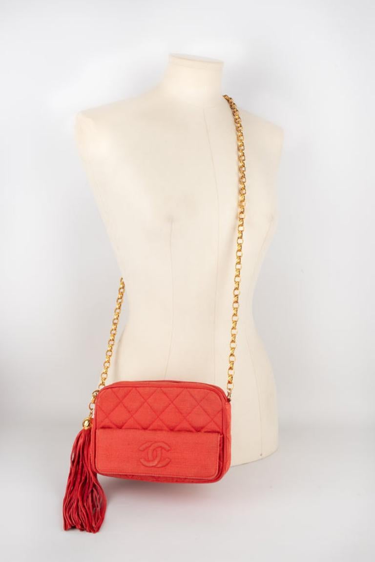 Otomana acolchada Chanel y bolso de piel coral, años 90 Rojo en venta