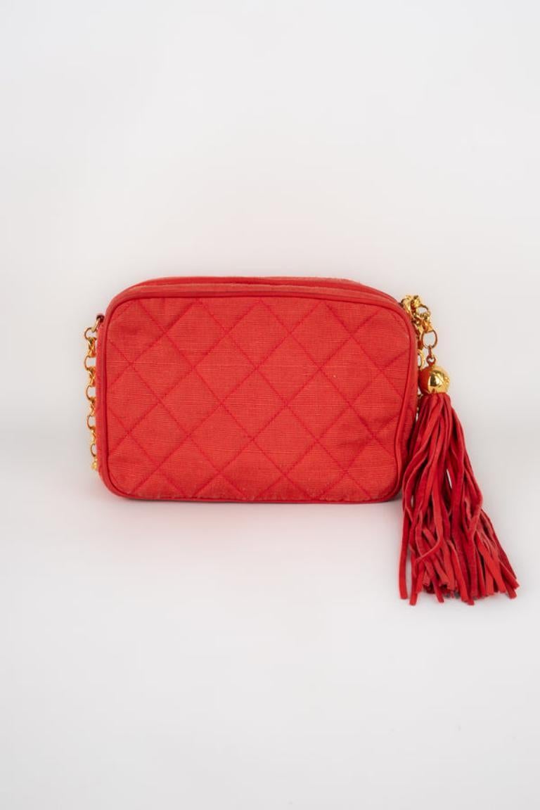 De las mujeres Otomana acolchada Chanel y bolso de piel coral, años 90 en venta