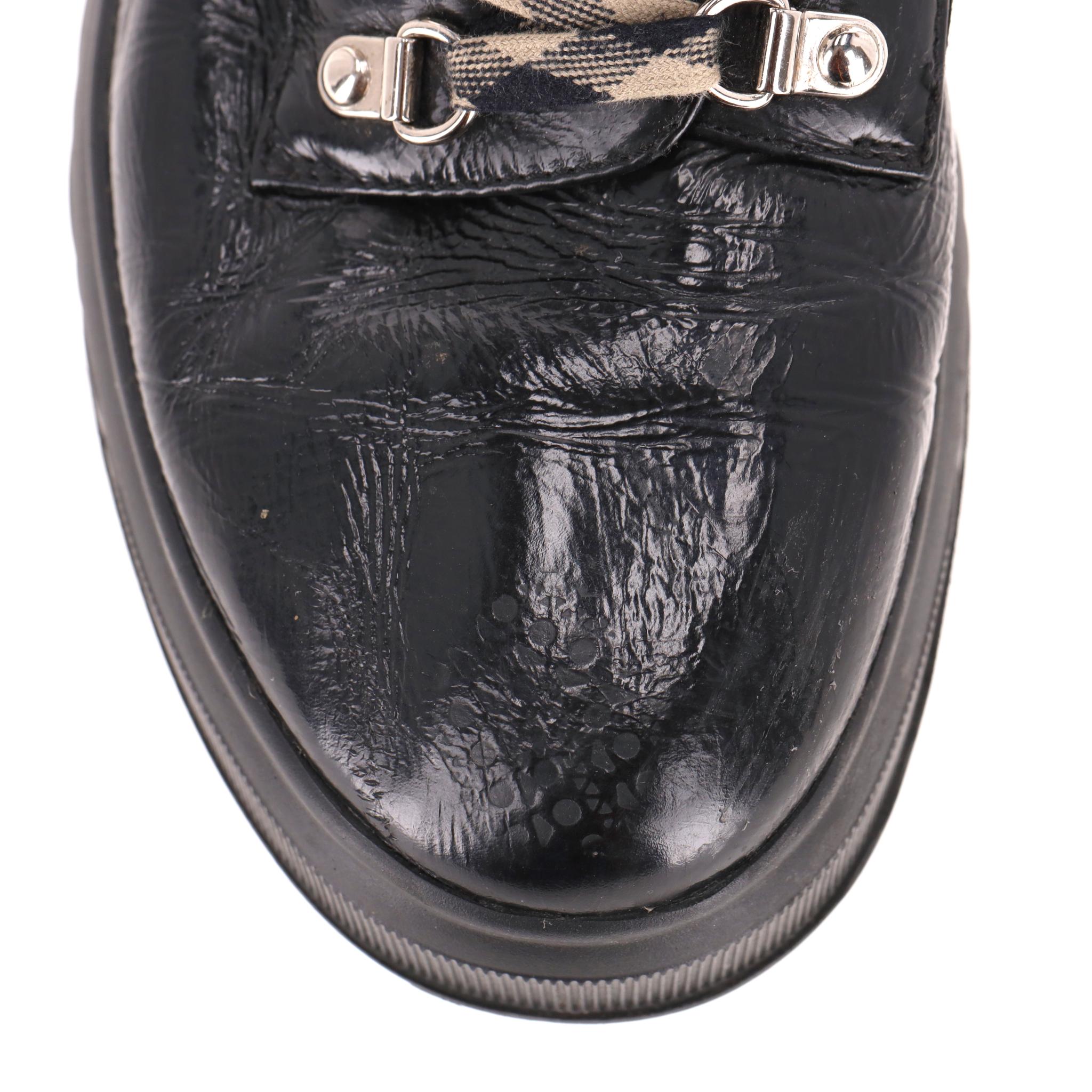 Zapatillas altas Chanel de charol acolchado en venta 2