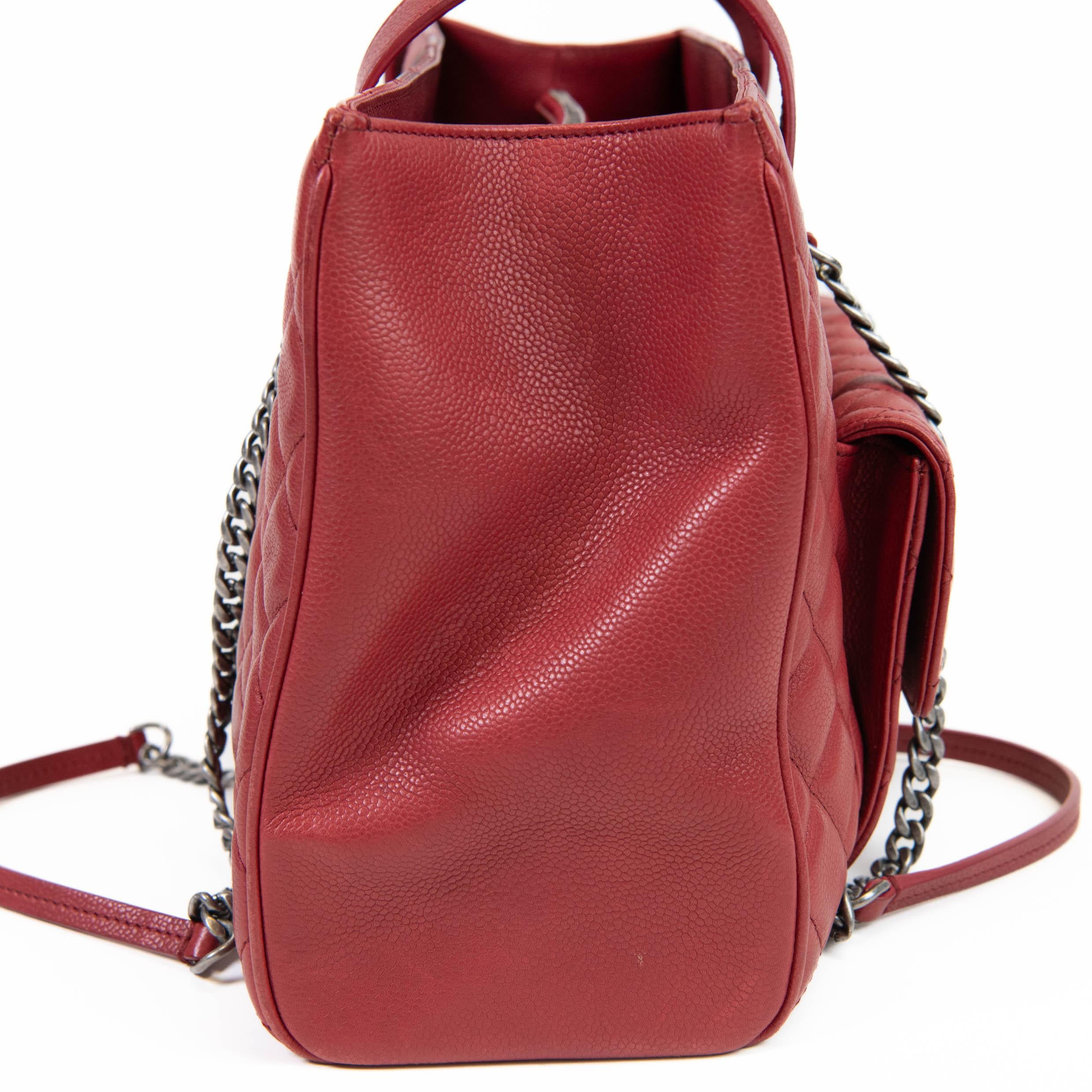 Chanel Quilted Red Caviar Leather Large Casual Pocket Shopping Tote In Good Condition In Corona Del Mar, CA