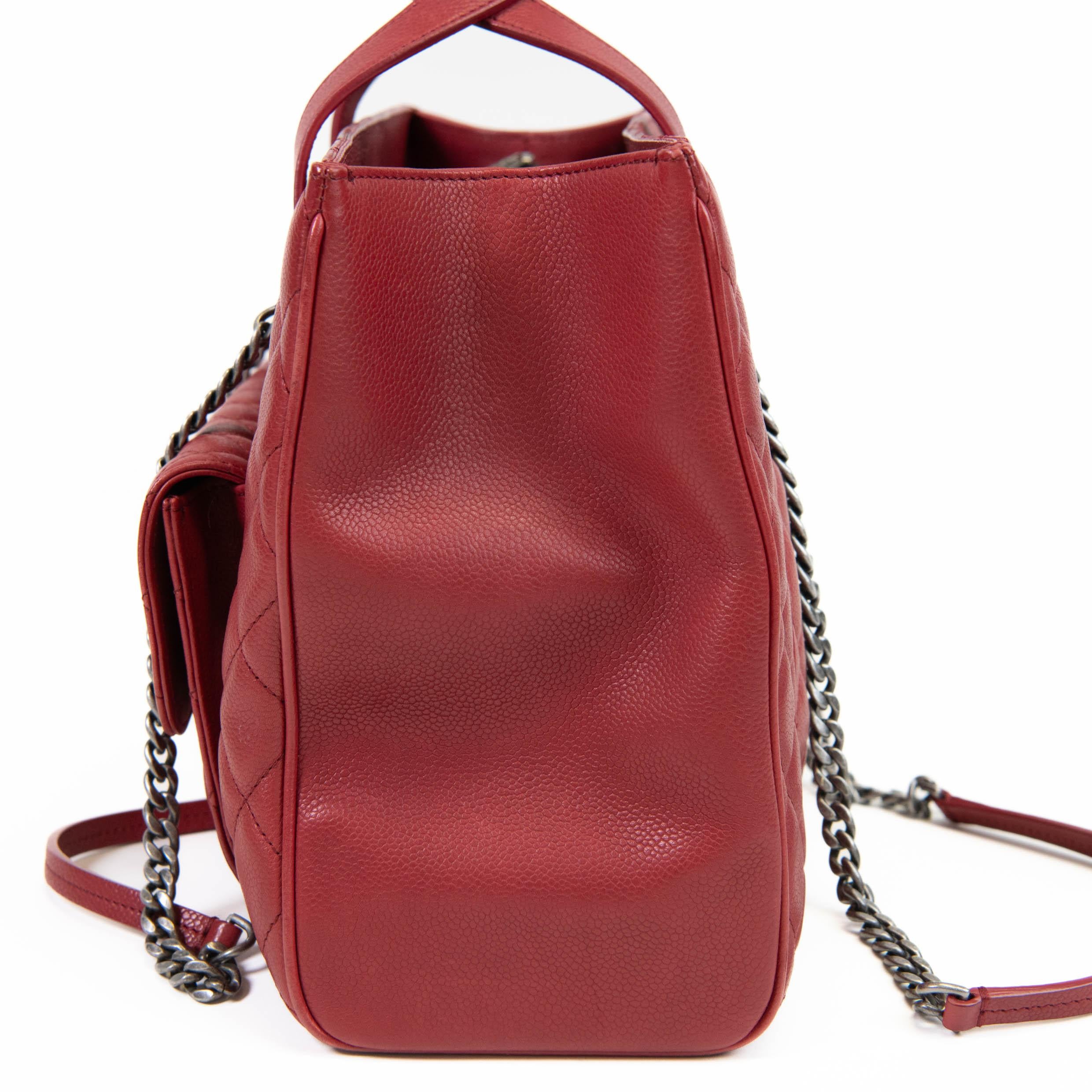Women's or Men's Chanel Quilted Red Caviar Leather Large Casual Pocket Shopping Tote