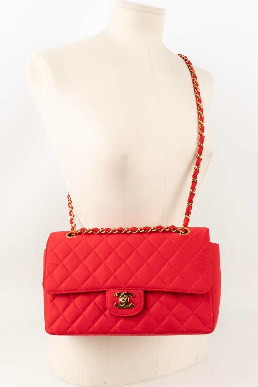 Chanel Quilted Red Timeless Bag with Golden Metal Elements, 1994/1996 In Excellent Condition For Sale In SAINT-OUEN-SUR-SEINE, FR