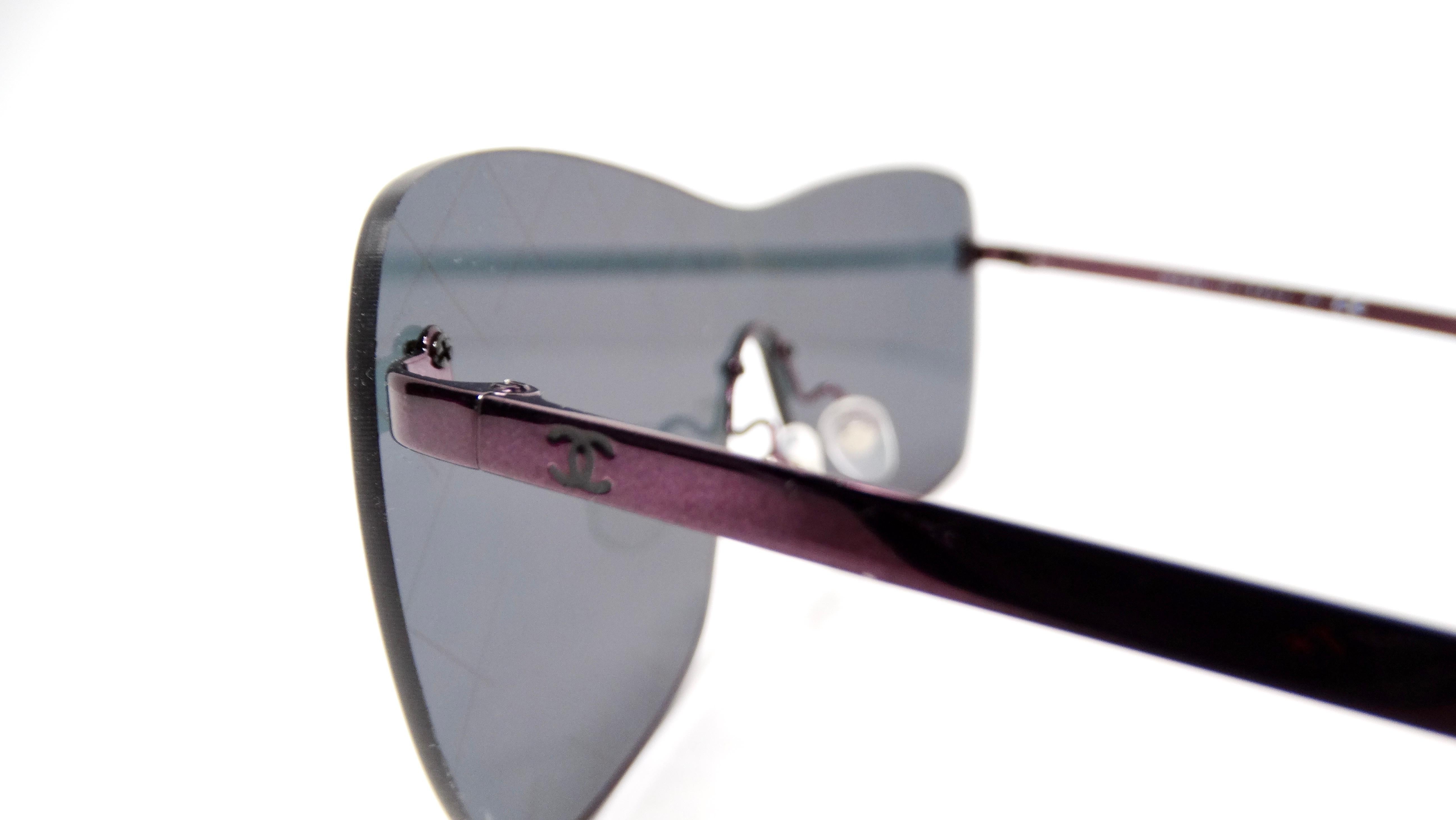 Grigio Occhiali da sole Chanel trapuntati con lenti riflettenti e specchiate in vendita