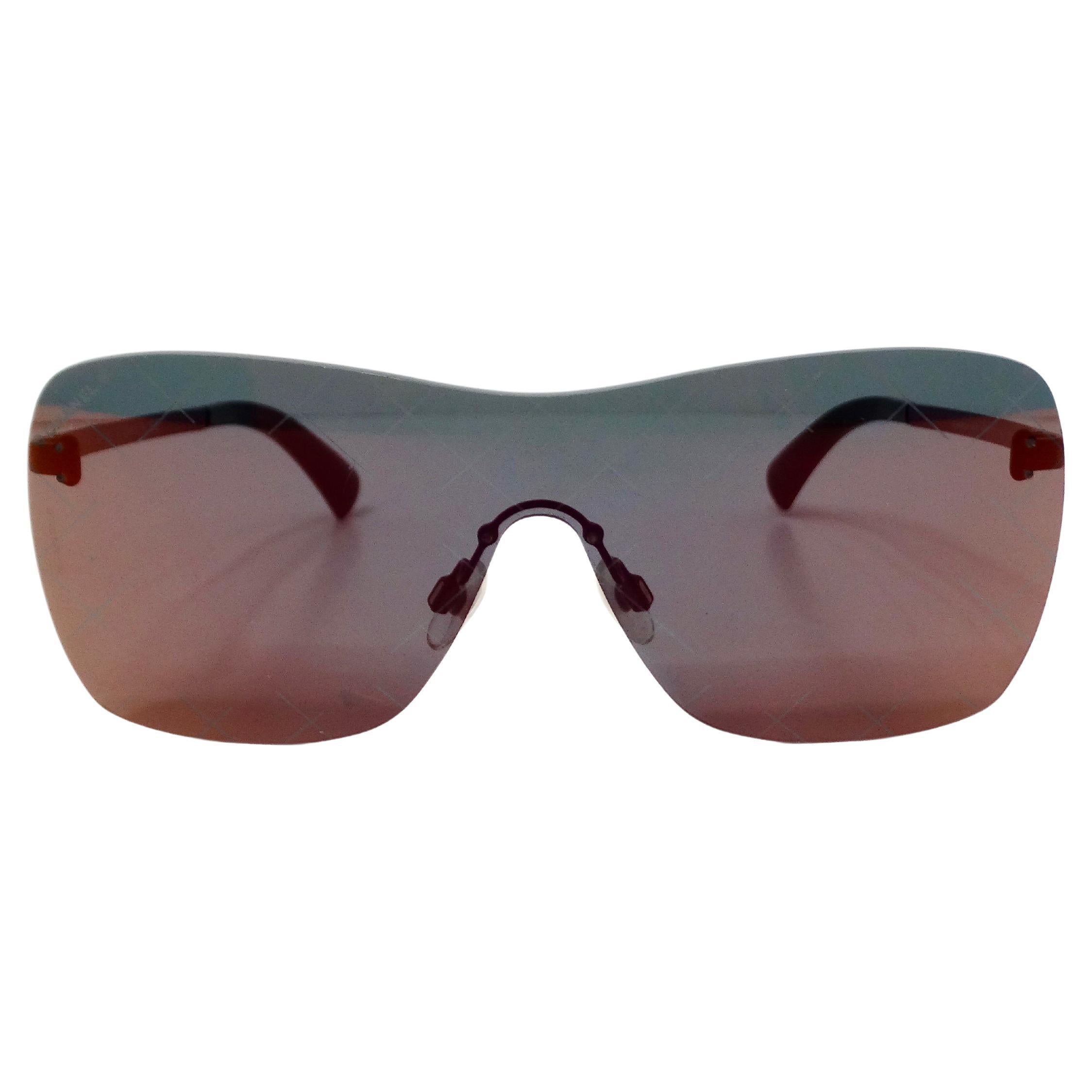 Chanel Gafas de sol acolchadas con cristales espejados reflectantes