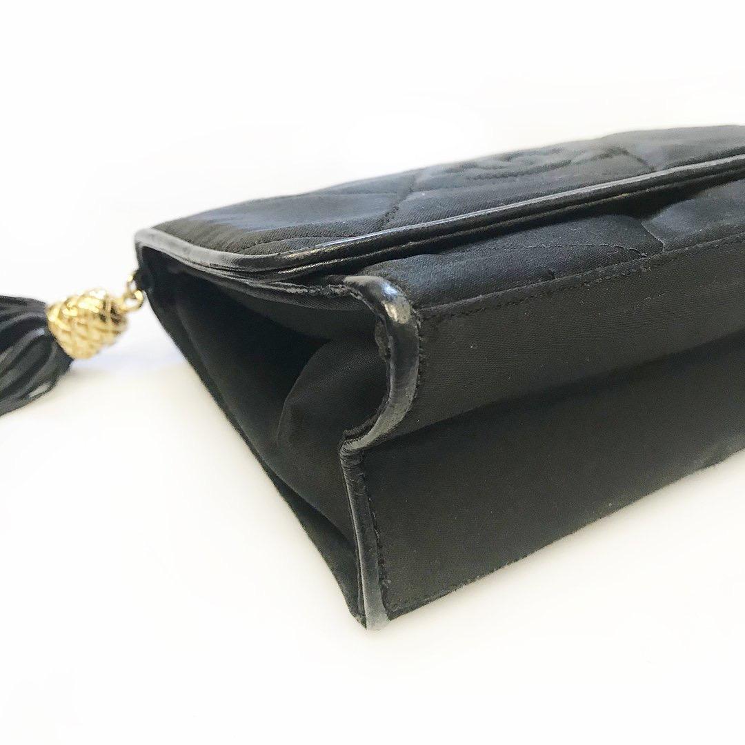 Chanel Umhängetasche aus gestepptem Satin (1991-1994) 2