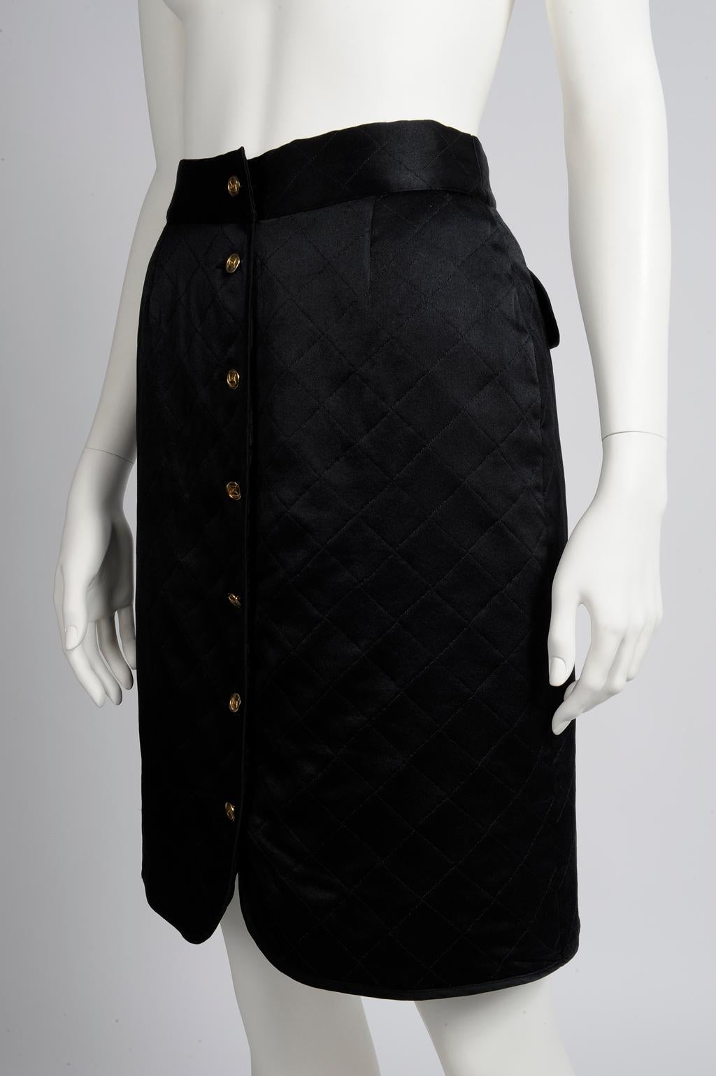 Chanel Quilted Satin Silk Skirt In Good Condition In Geneva, CH