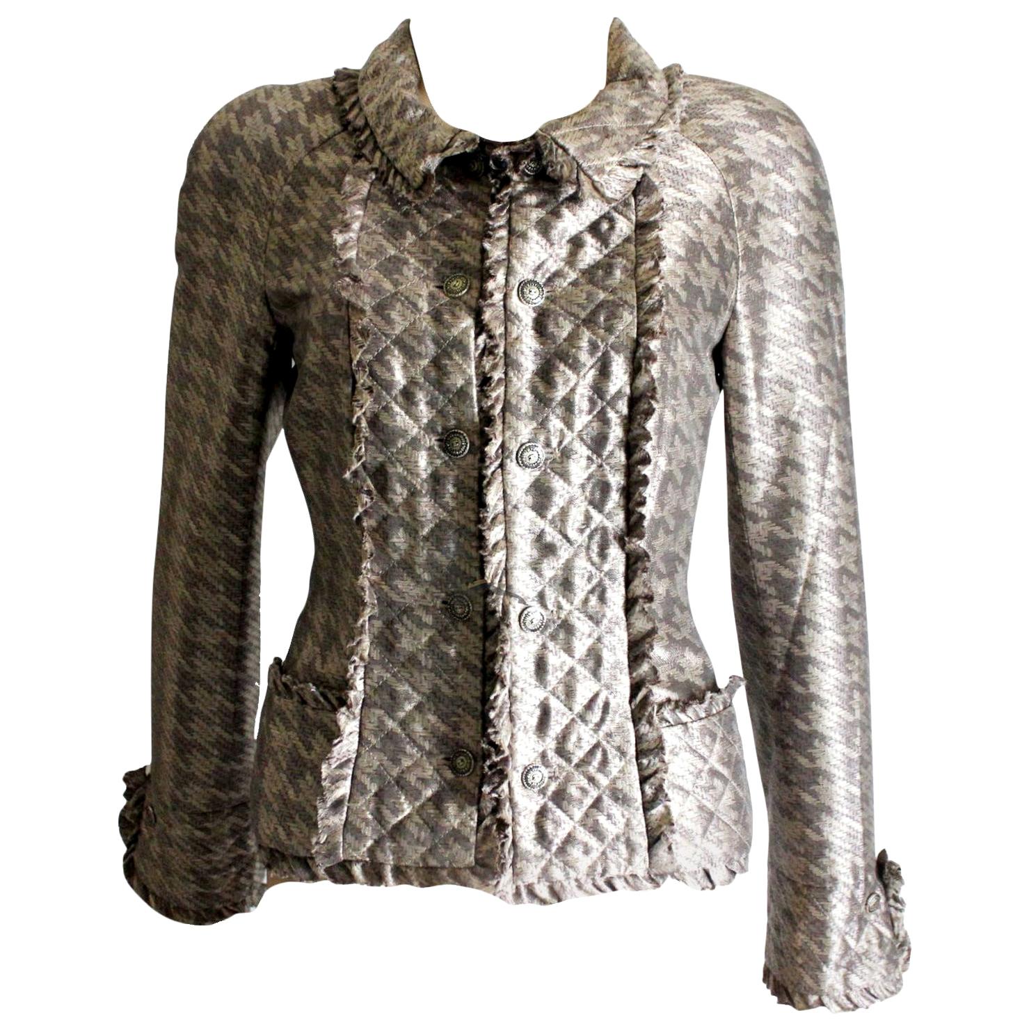 CHANEL Quilted Silk Print Jacket Blazer with Ruffles Métiers d’Art Collection 42 For Sale