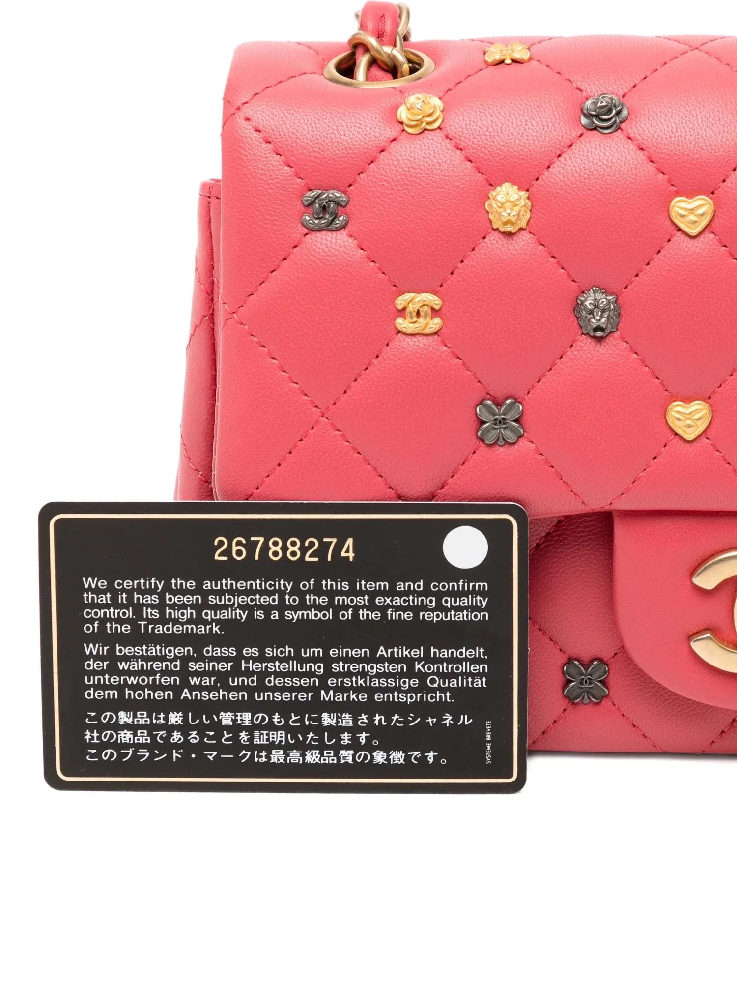 Chanel - Mini sac à rabat clouté matelassé - Rose en vente 1