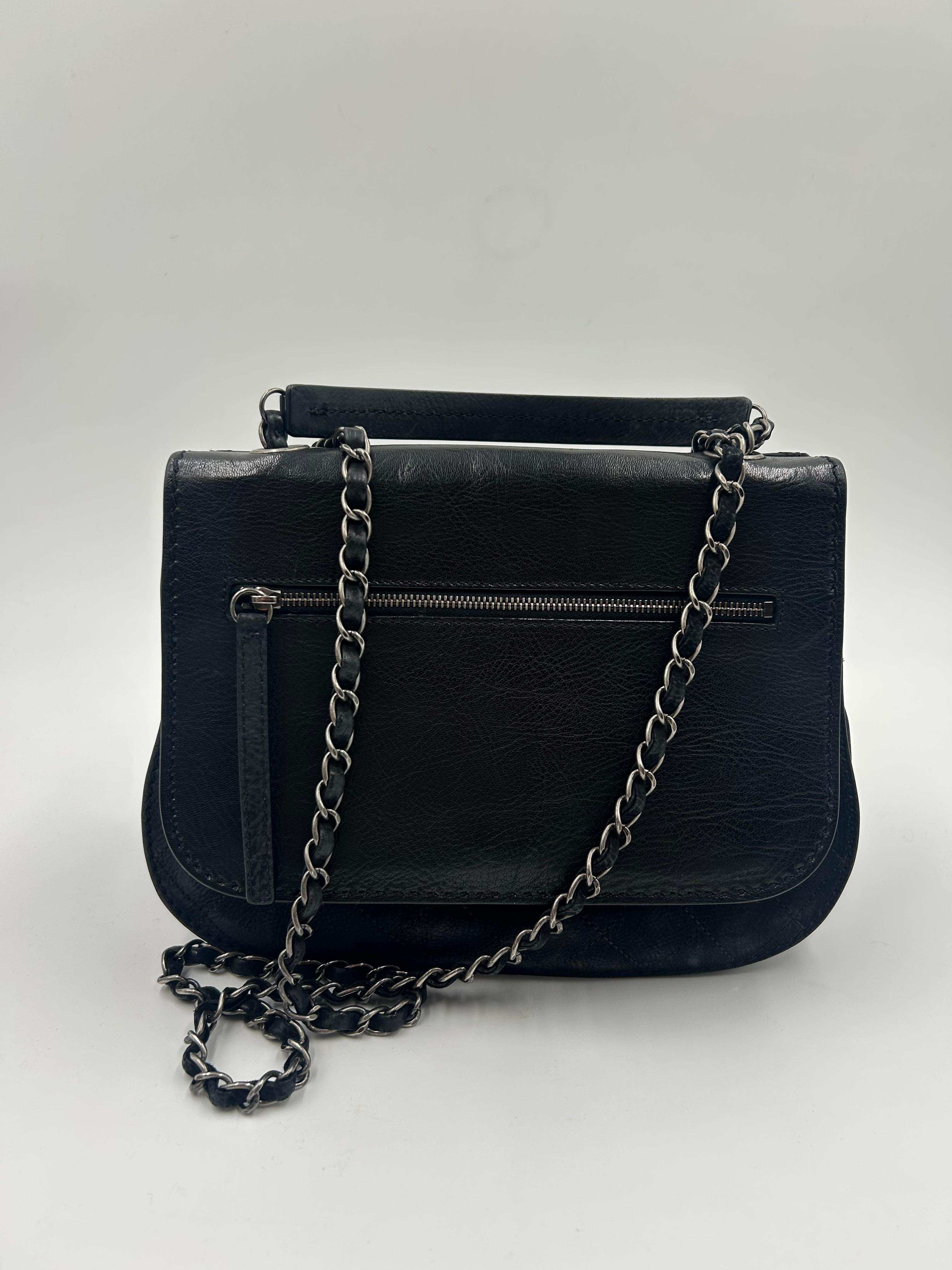 Chanel Gesteppte Wildleder Leder Dual Pouch Saddle Twin Coco Tasche 2013 im Zustand „Gut“ im Angebot in Palm Beach, FL