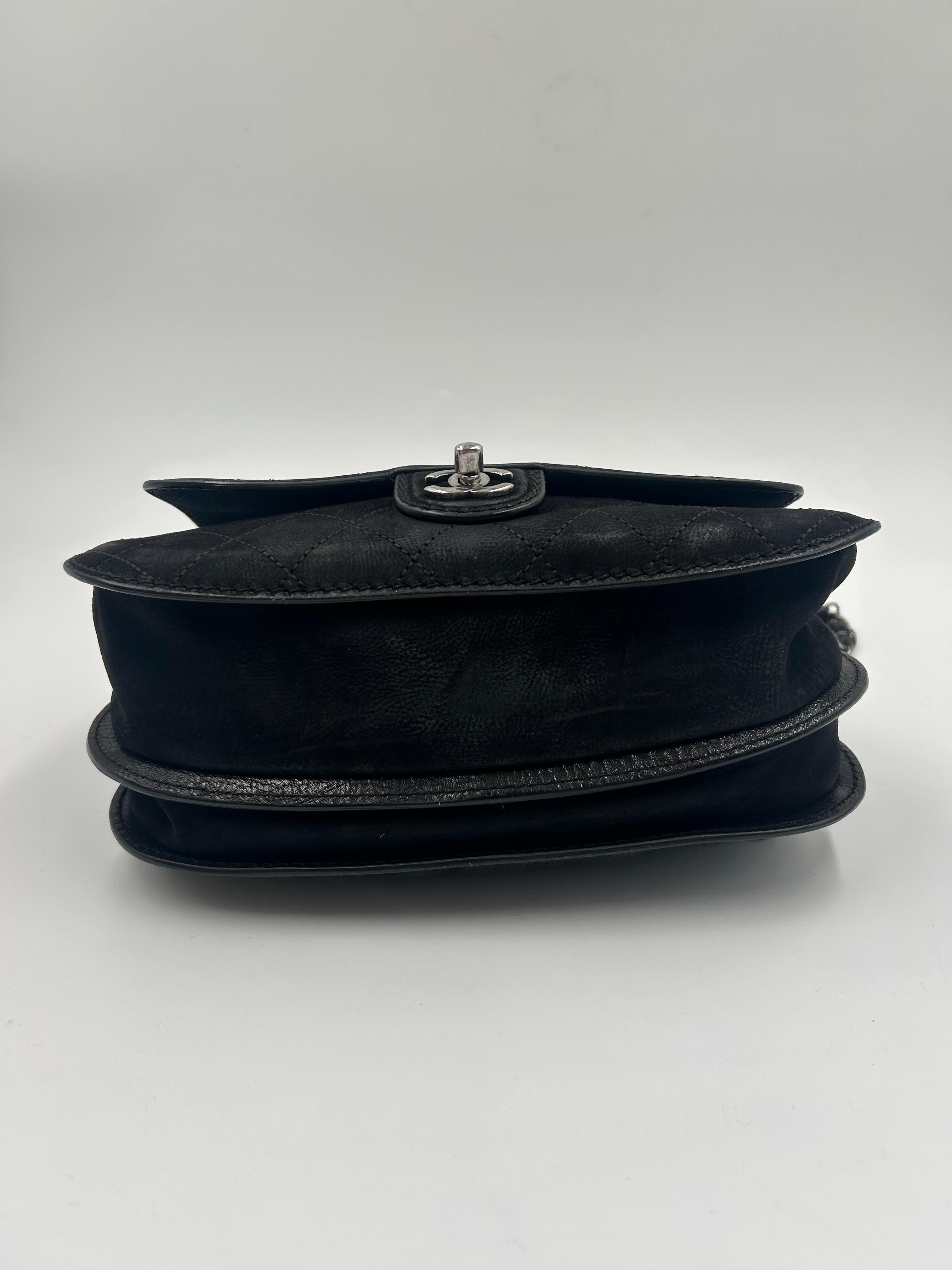 Chanel Gesteppte Wildleder Leder Dual Pouch Saddle Twin Coco Tasche 2013 im Angebot 3